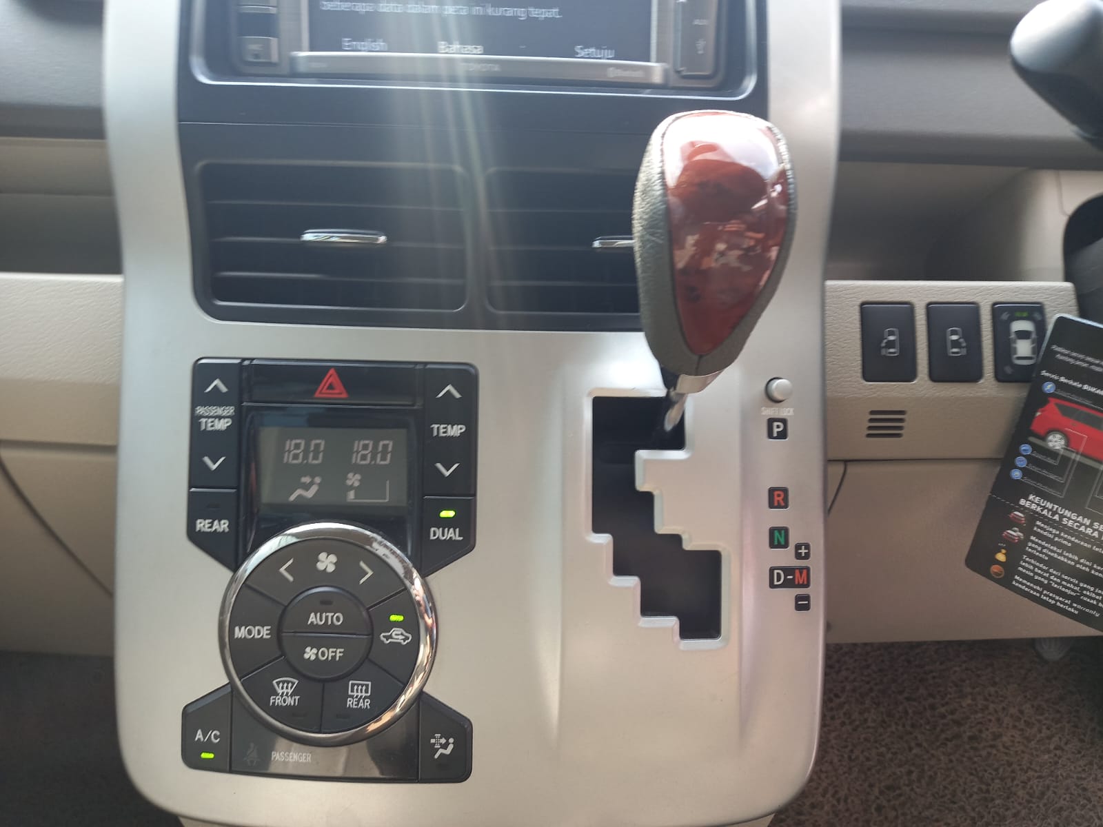 2013 Toyota NAV1  VAtLuxury 2013 Toyota NAV1  VAtLuxury