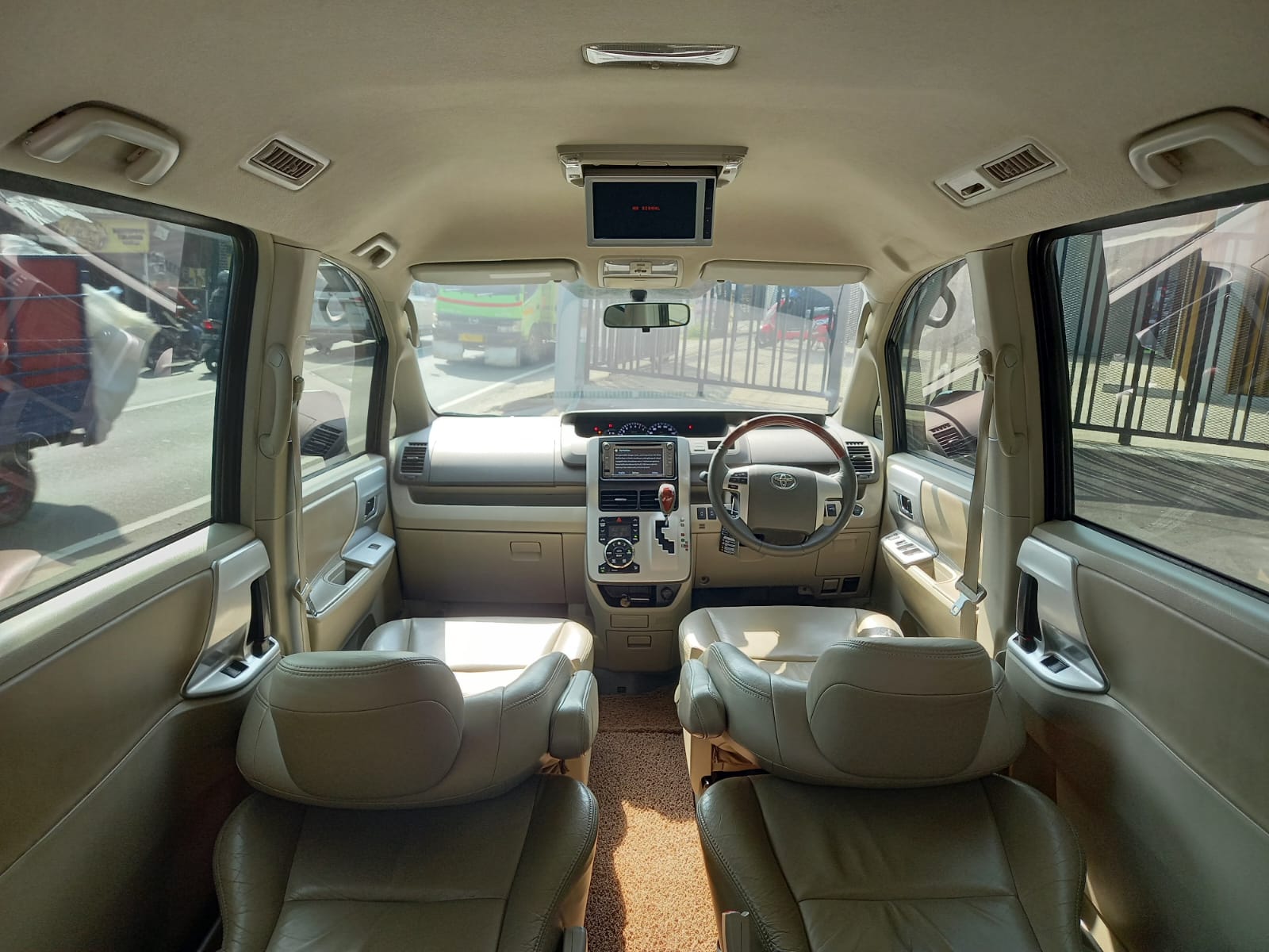 2013 Toyota NAV1  VAtLuxury 2013 Toyota NAV1  VAtLuxury