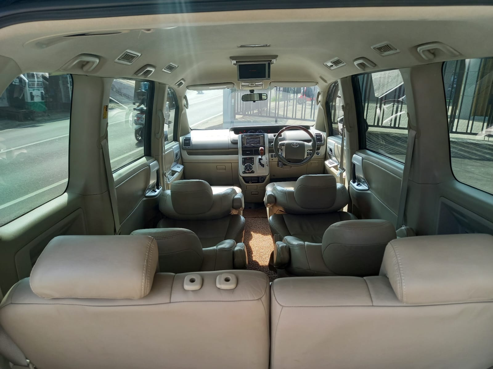 2013 Toyota NAV1  VAtLuxury 2013 Toyota NAV1  VAtLuxury