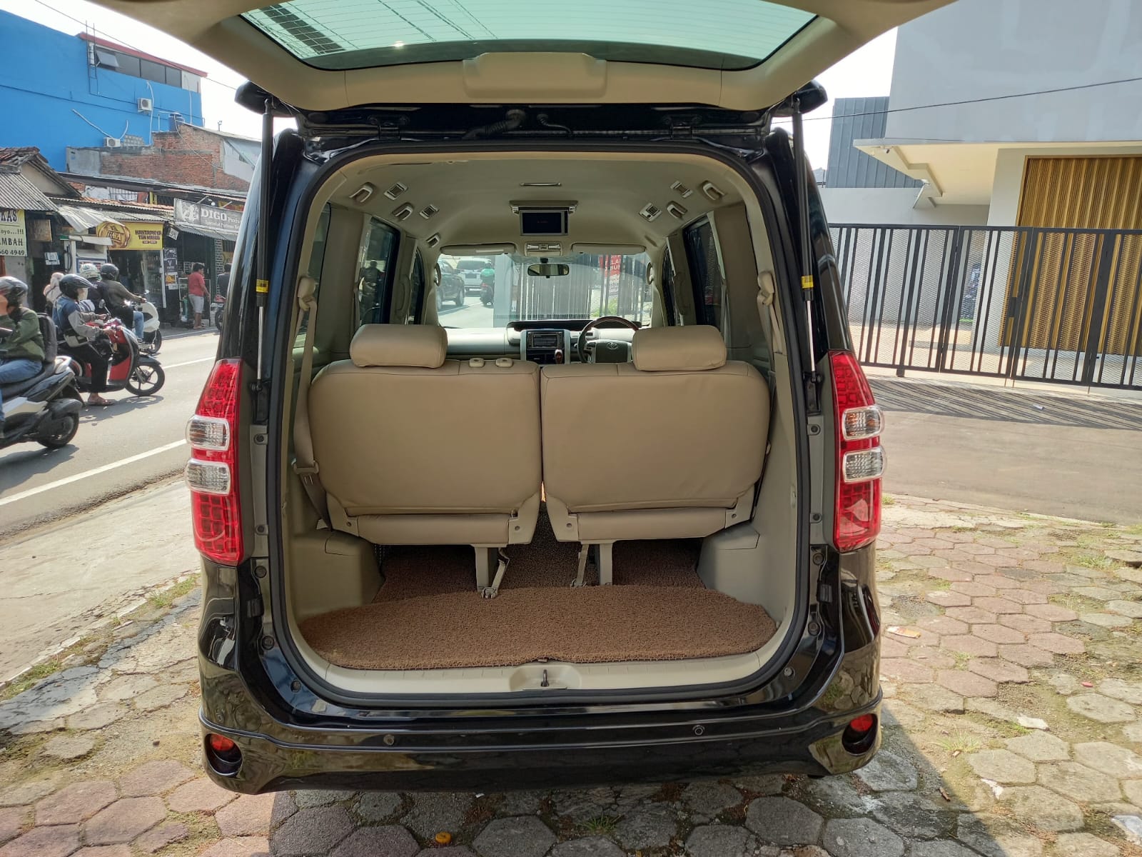 2013 Toyota NAV1  VAtLuxury 2013 Toyota NAV1  VAtLuxury