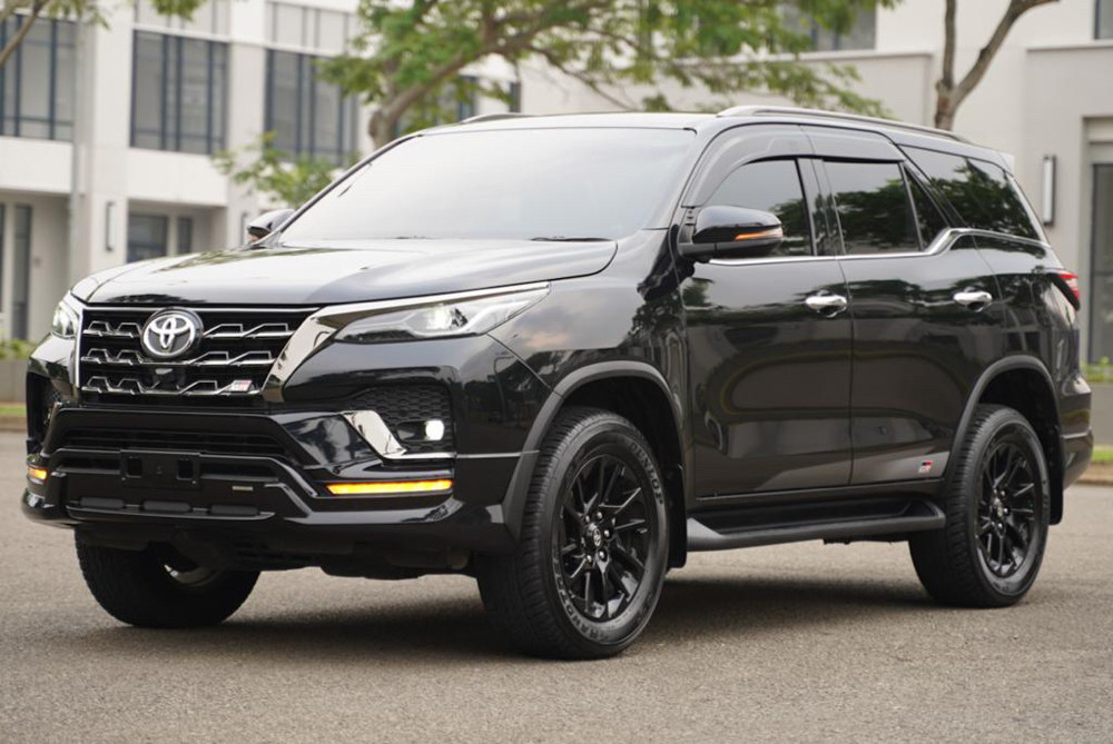 2022 Toyota Fortuner 4x2 2.8 GR Sport AT DSL 2022 Toyota Fortuner 4x2 2.8 GR Sport AT DSL