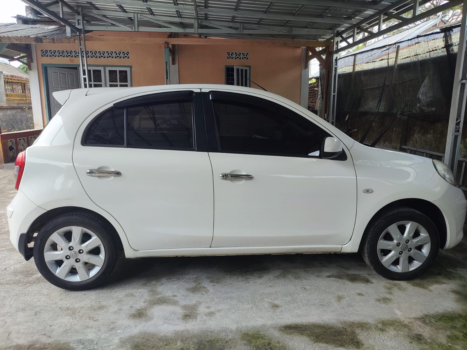 2013 Nissan March  1.2 MT 2013 Nissan March  1.2 MT