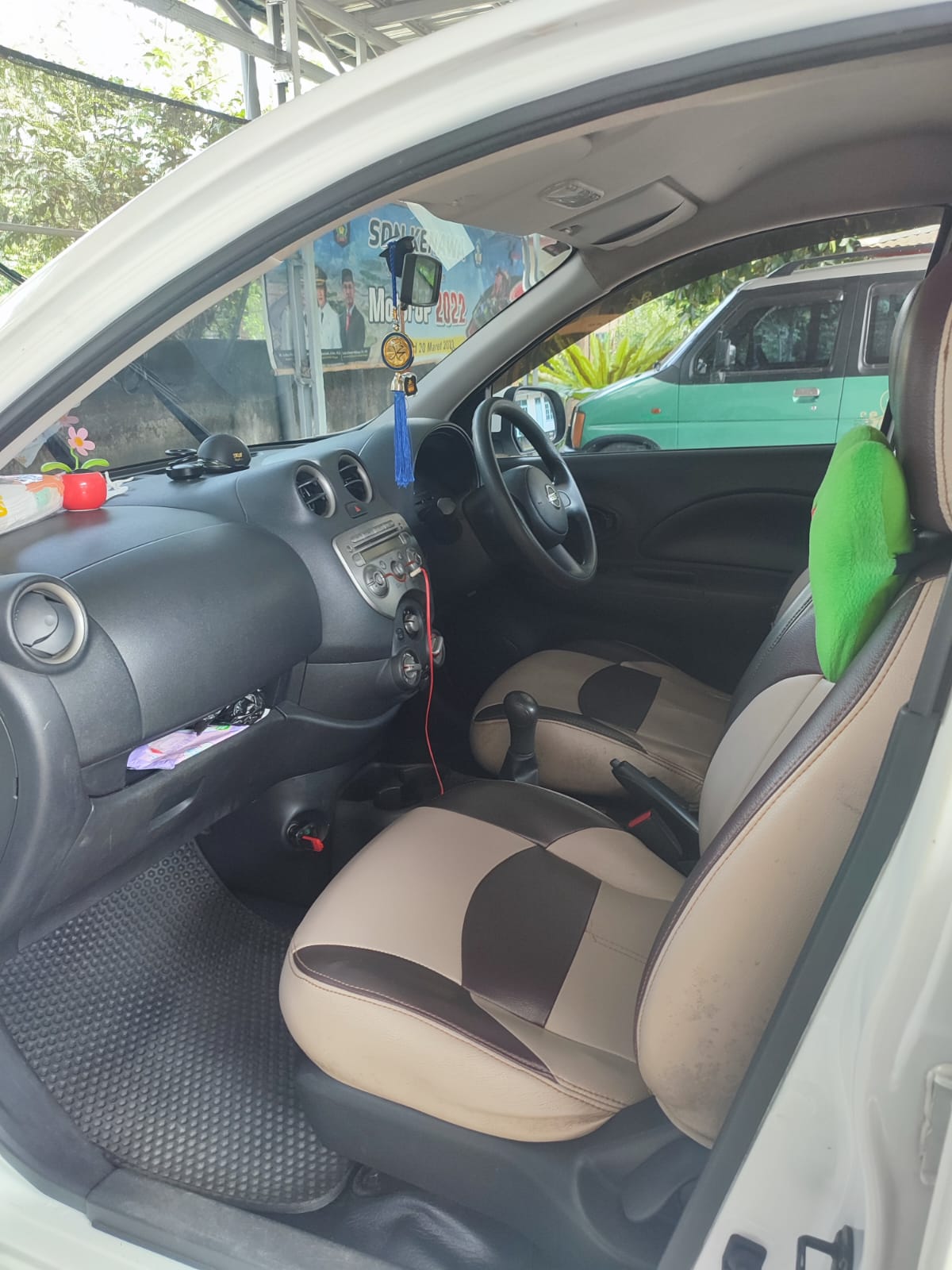 2013 Nissan March  1.2 MT 2013 Nissan March  1.2 MT