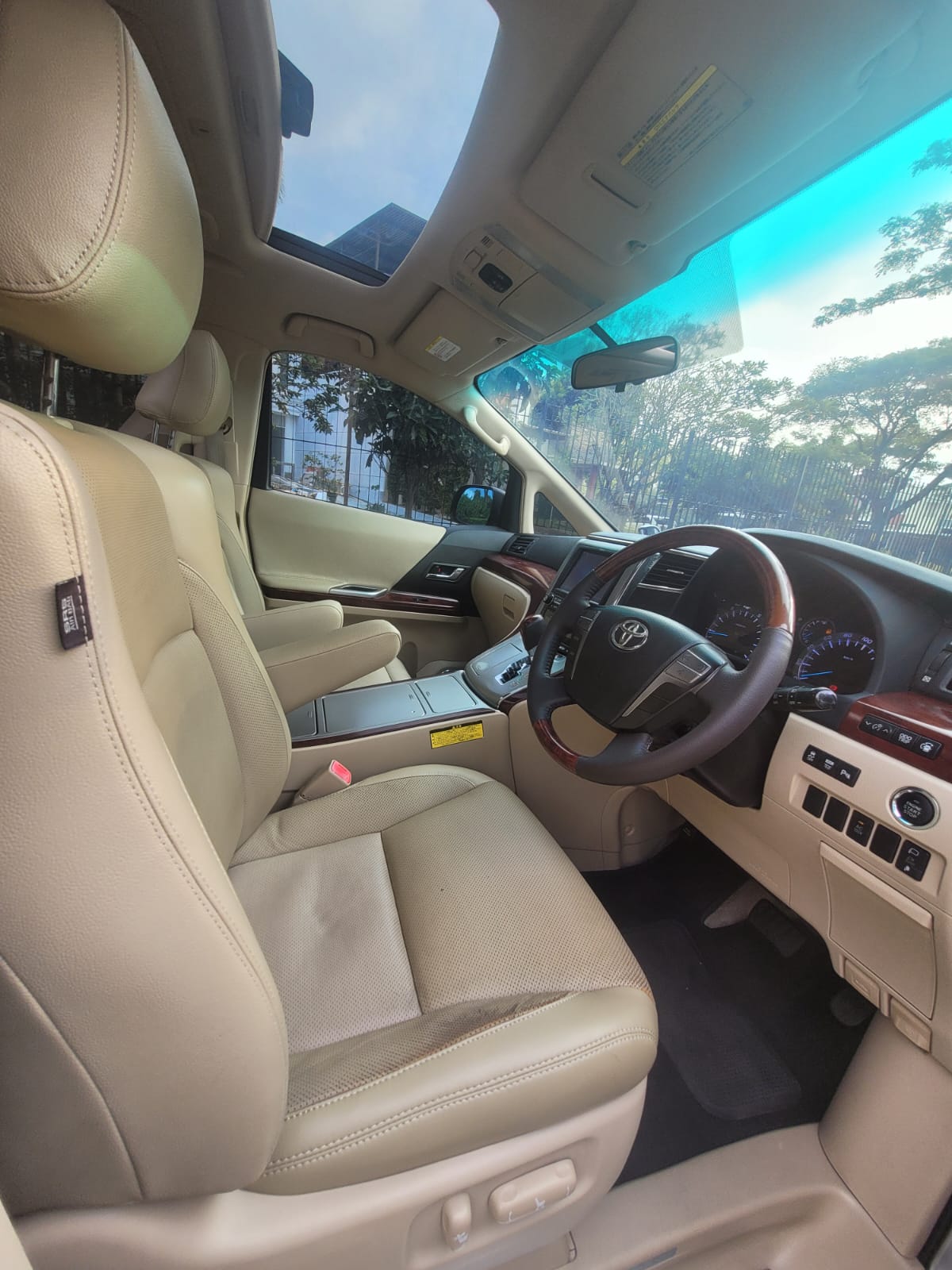 2011 Toyota Vellfire 2011 Toyota Vellfire