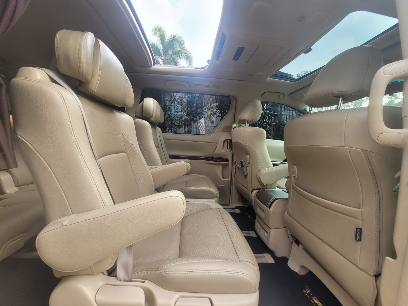 2011 Toyota Vellfire 2011 Toyota Vellfire