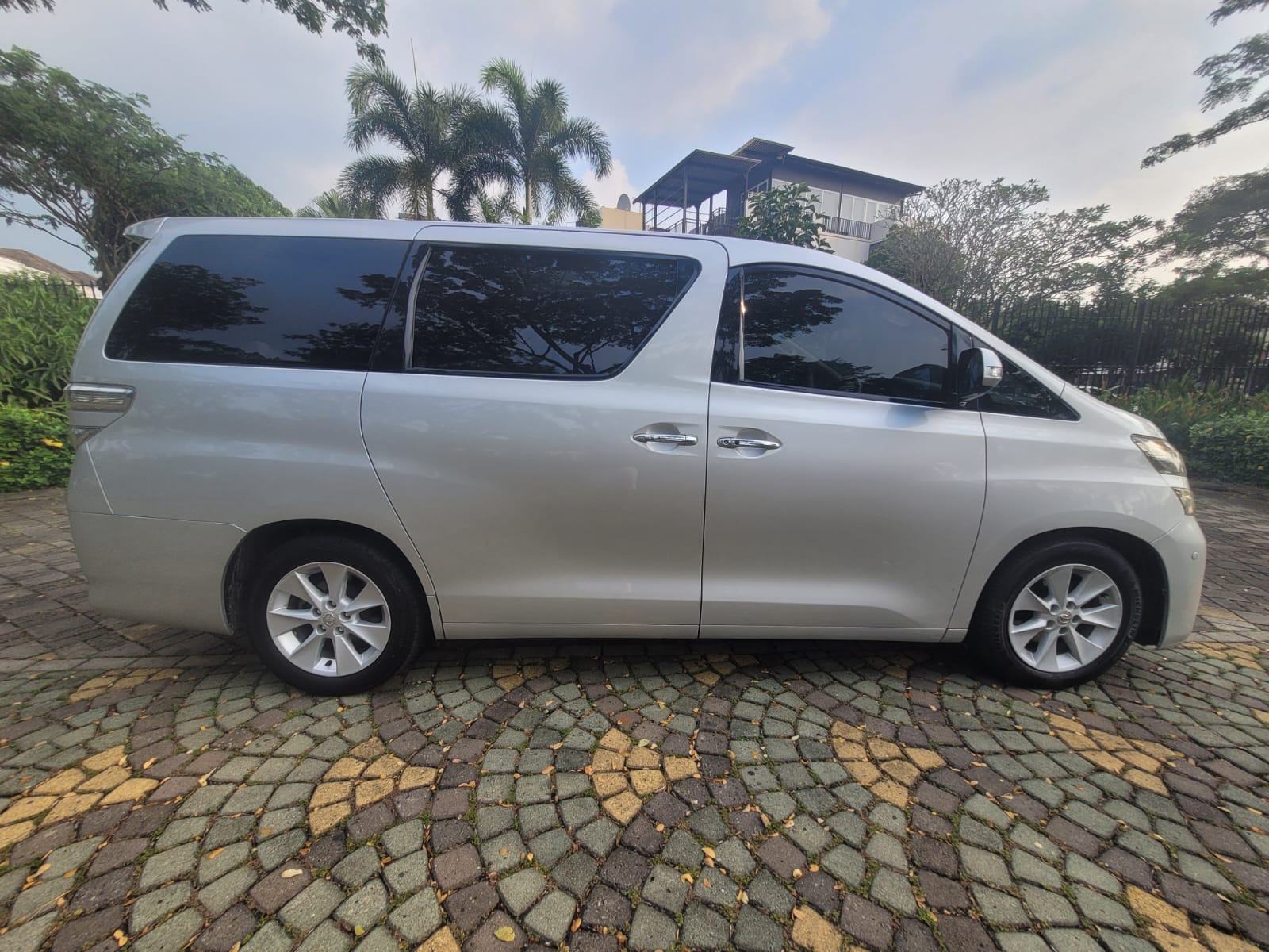 2011 Toyota Vellfire 2011 Toyota Vellfire