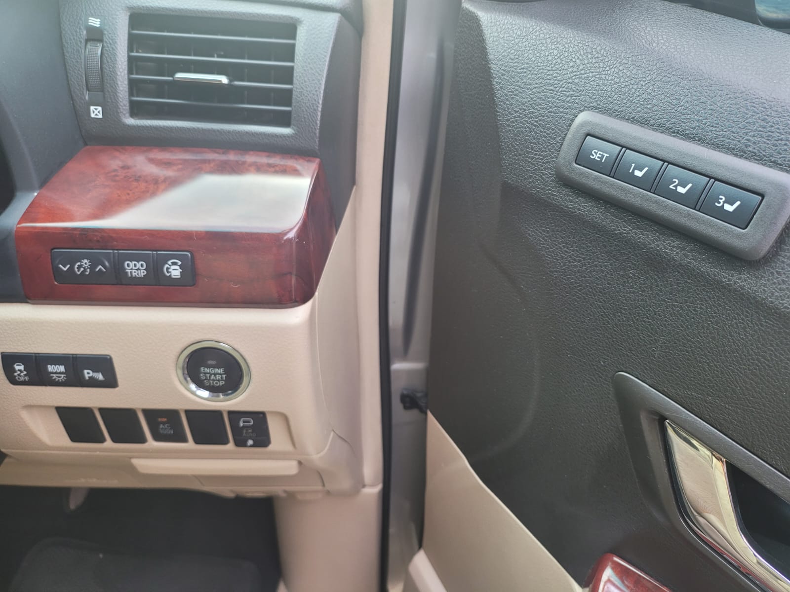 2011 Toyota Vellfire 2011 Toyota Vellfire