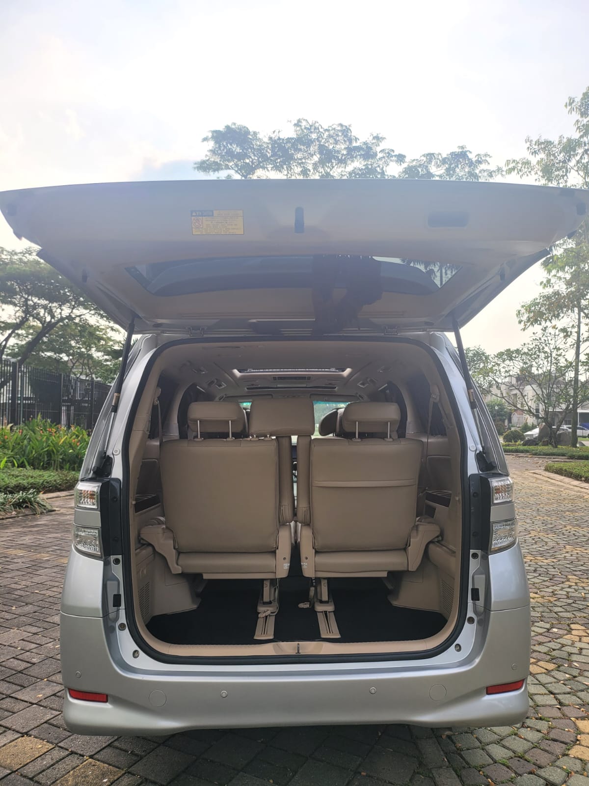 2011 Toyota Vellfire 2011 Toyota Vellfire