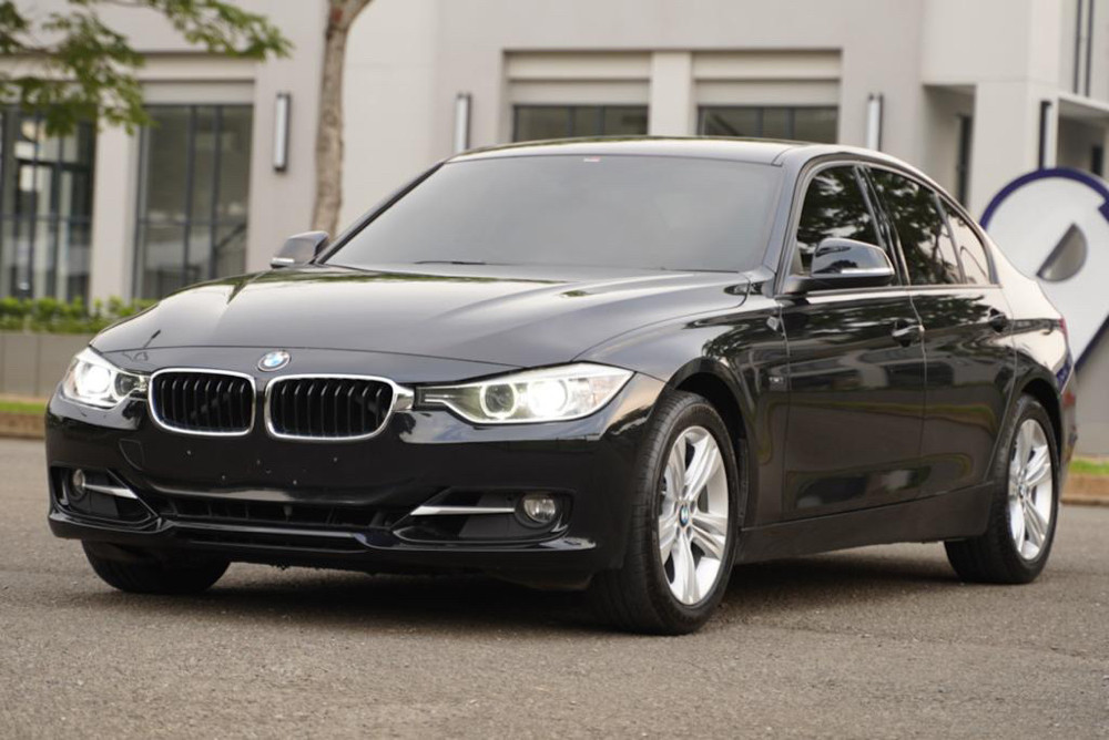Second Hand 2014 BMW 3 Series Sedan Second Hand 2014 BMW 3 Series Sedan