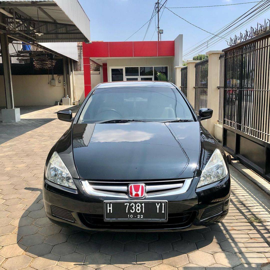 Second Hand 2004 Honda Accord VTI  2.4L AT