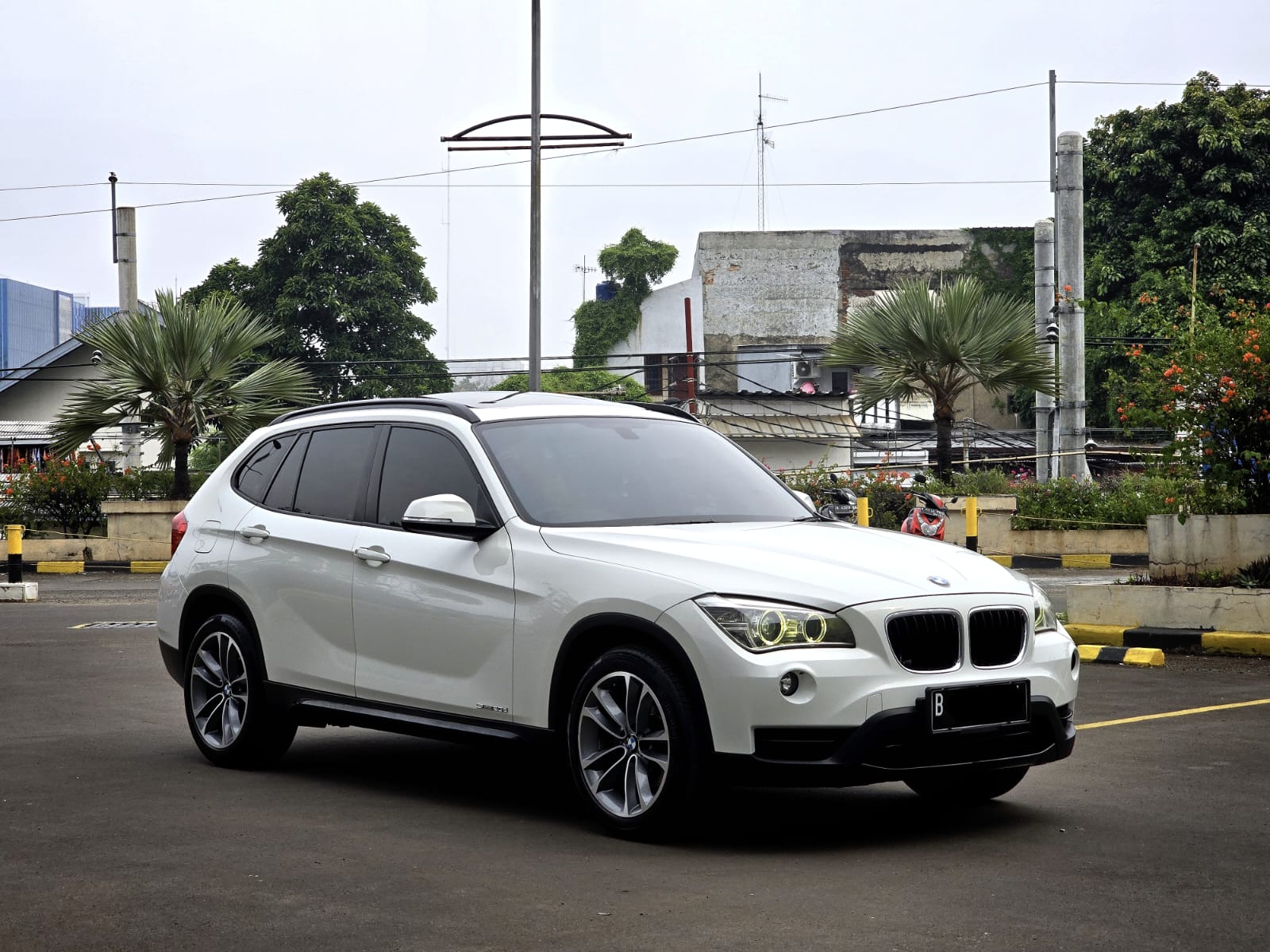 2015 BMW X1 SDRIVE 18i SPORT Bekas 2015 BMW X1 SDRIVE 18i SPORT Bekas