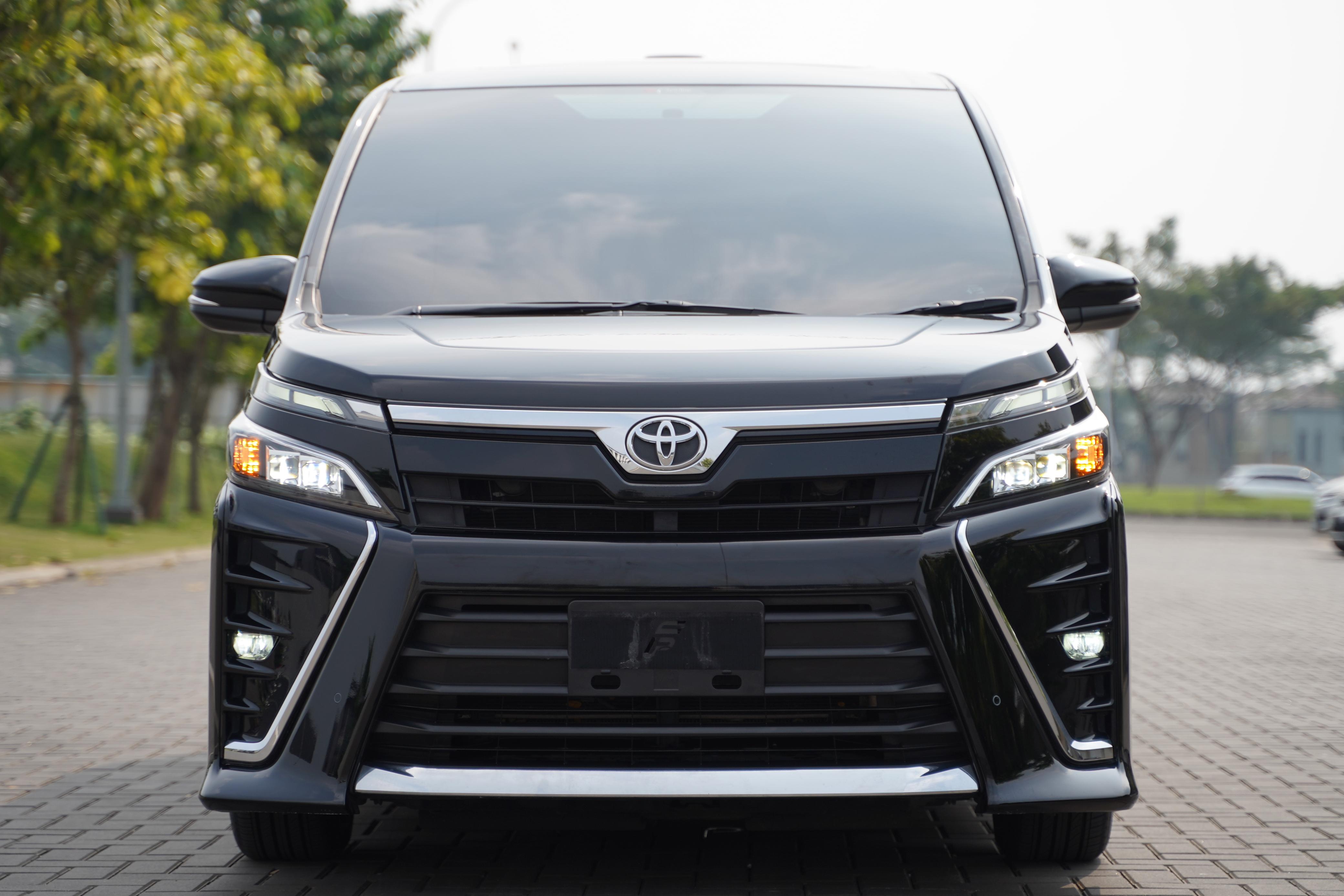 2018 Toyota Voxy 2.0 CVT 2018 Toyota Voxy 2.0 CVT