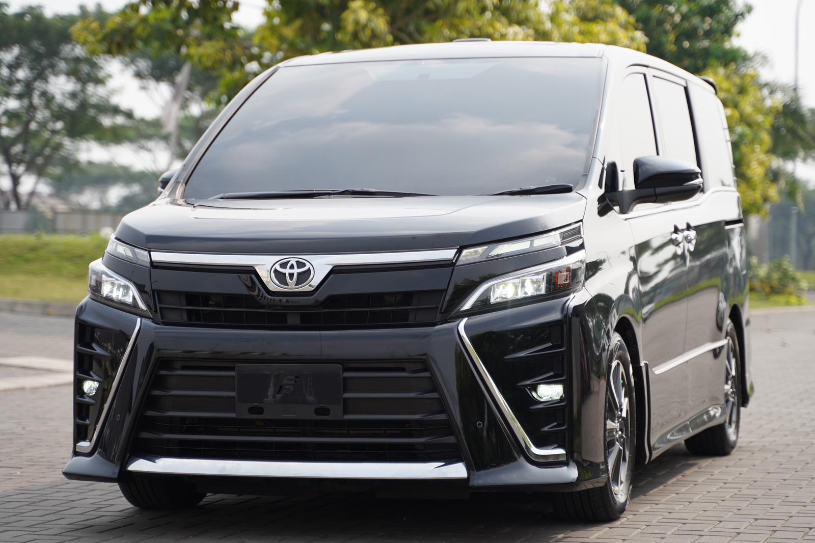 2018 Toyota Voxy 2.0 CVT 2018 Toyota Voxy 2.0 CVT