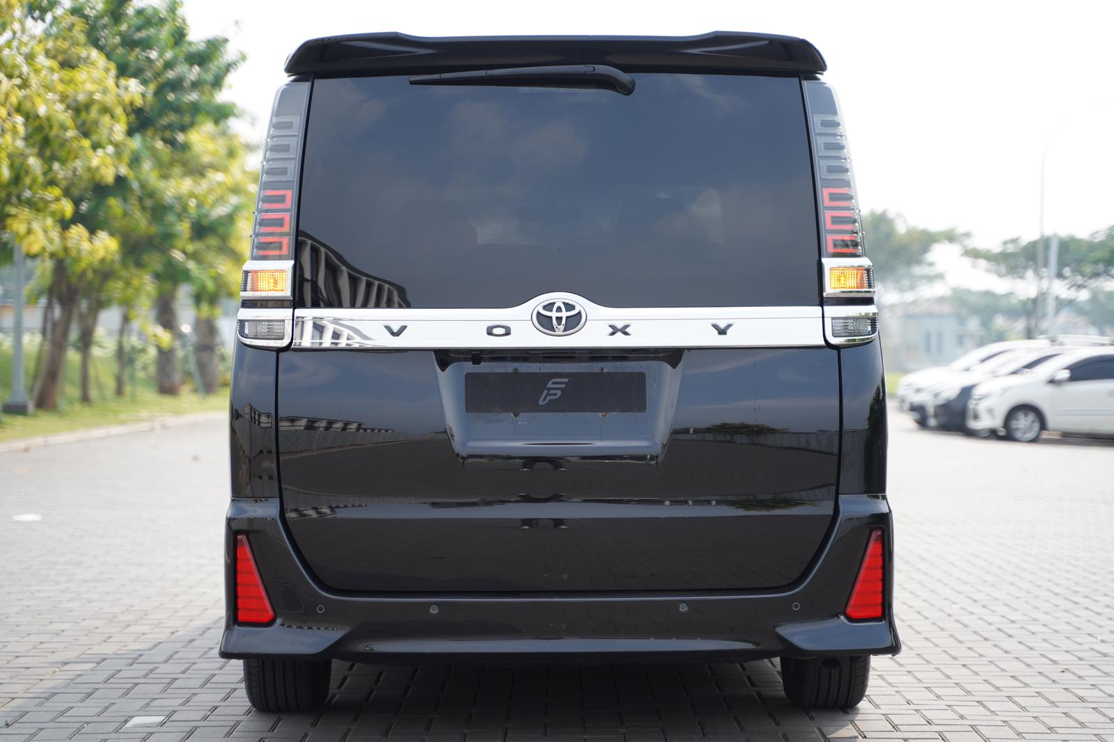 2018 Toyota Voxy 2.0 CVT 2018 Toyota Voxy 2.0 CVT