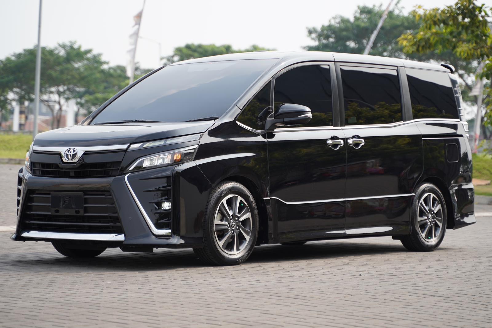 2018 Toyota Voxy 2.0 CVT 2018 Toyota Voxy 2.0 CVT