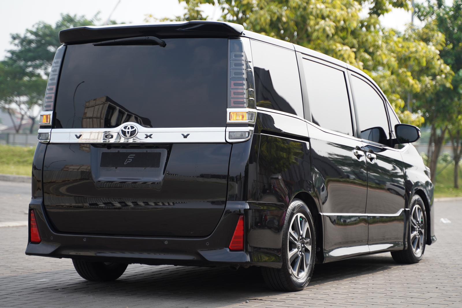 2018 Toyota Voxy 2.0 CVT 2018 Toyota Voxy 2.0 CVT