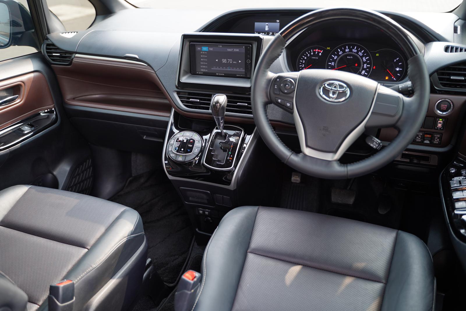 2018 Toyota Voxy 2.0 CVT 2018 Toyota Voxy 2.0 CVT