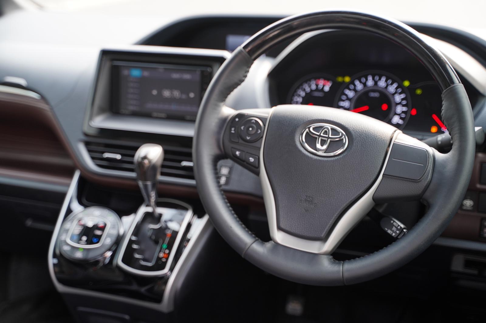 2018 Toyota Voxy 2.0 CVT 2018 Toyota Voxy 2.0 CVT