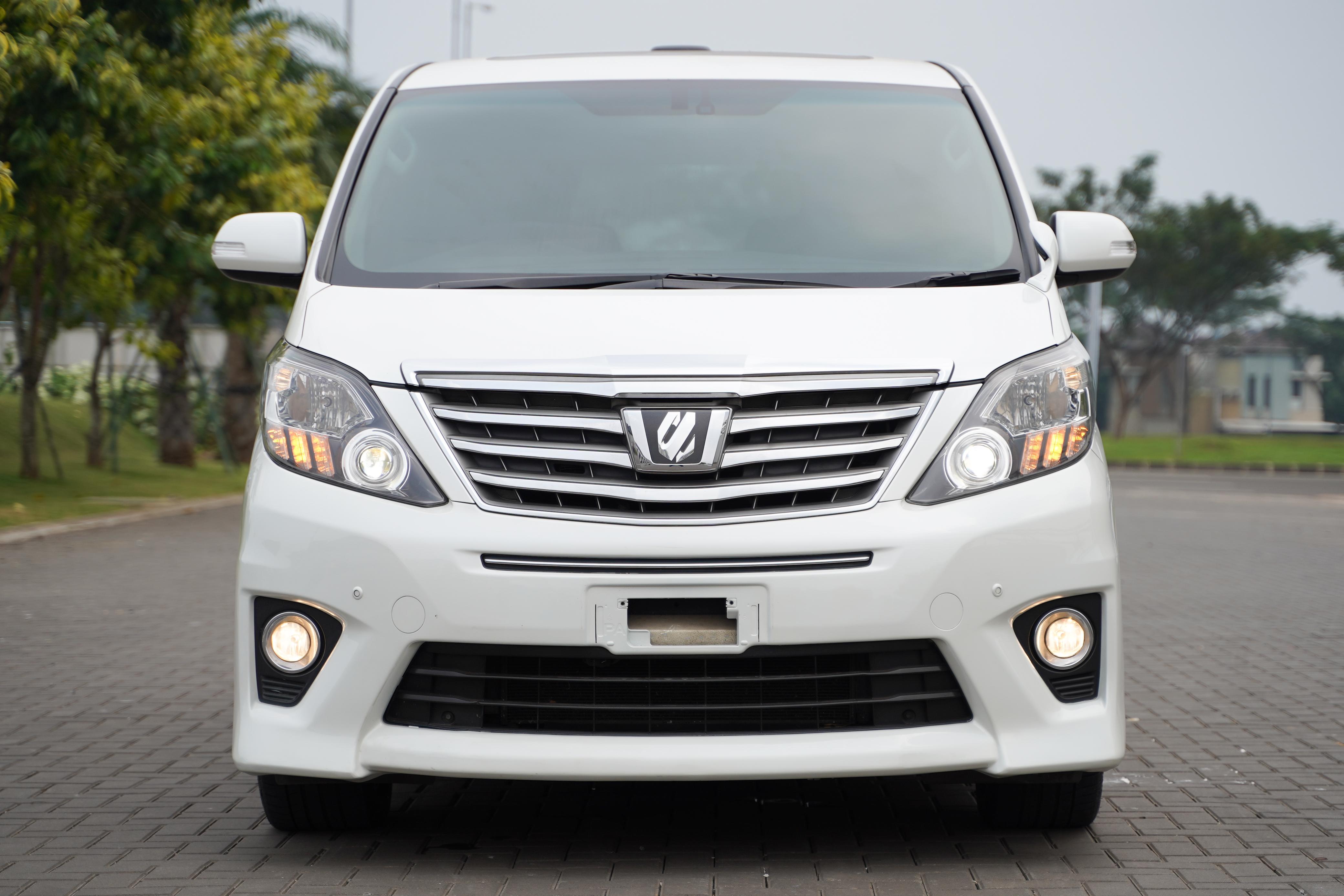Second Hand 2014 Toyota Alphard  SC 2.4 AT Second Hand 2014 Toyota Alphard  SC 2.4 AT