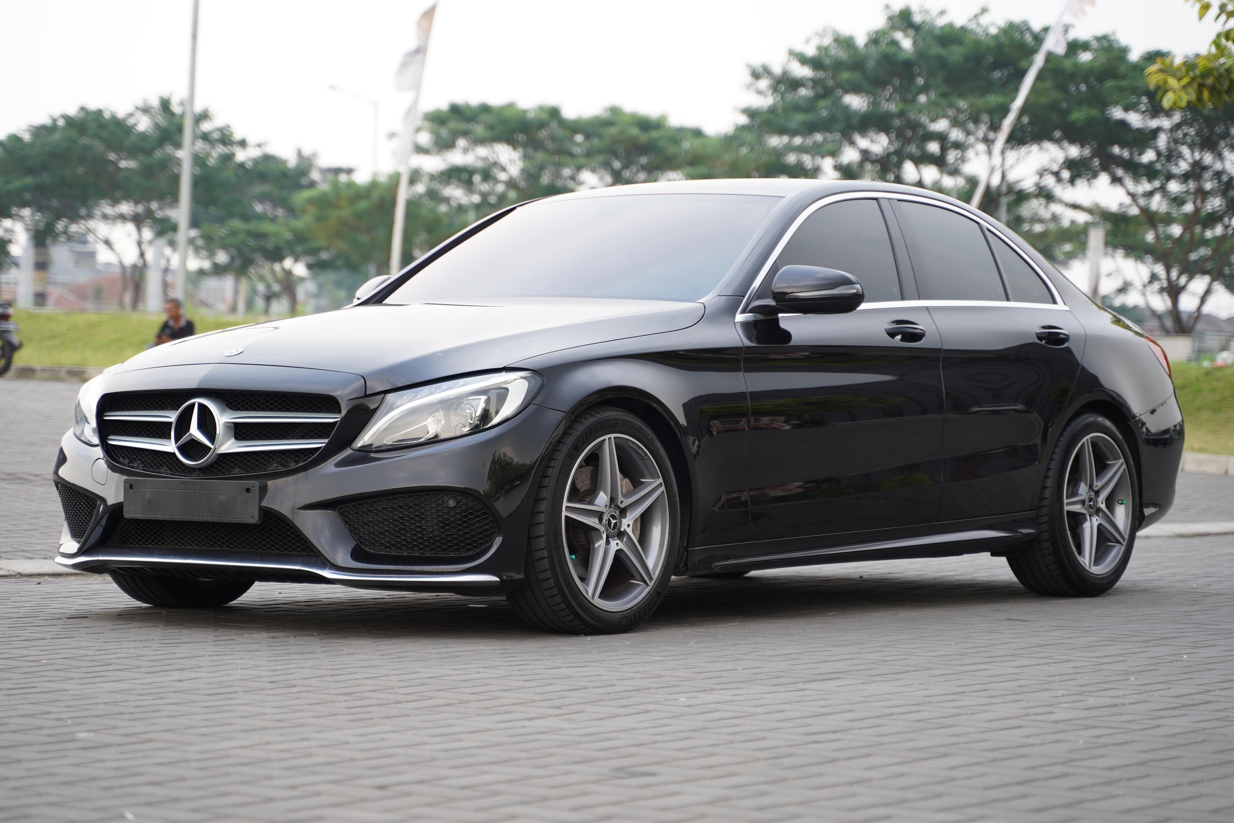 Second Hand 2018 Mercedes Benz C-Class Sedan C 300 AMG Line Second Hand 2018 Mercedes Benz C-Class Sedan C 300 AMG Line