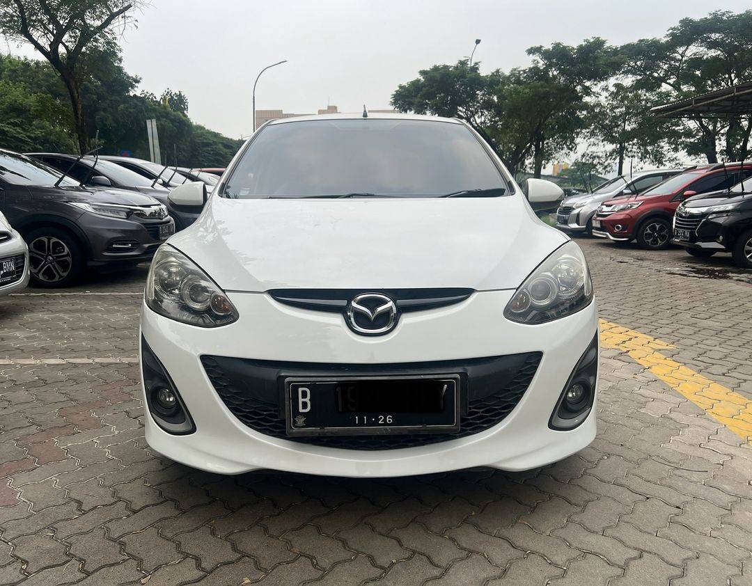 Second Hand 2013 Mazda 2 R AT