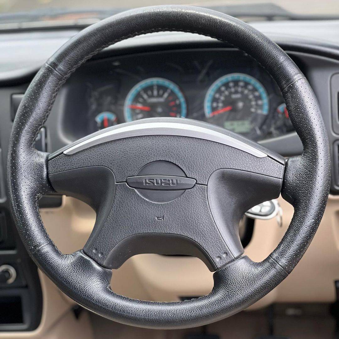 2017 Isuzu Panther 2017 Isuzu Panther