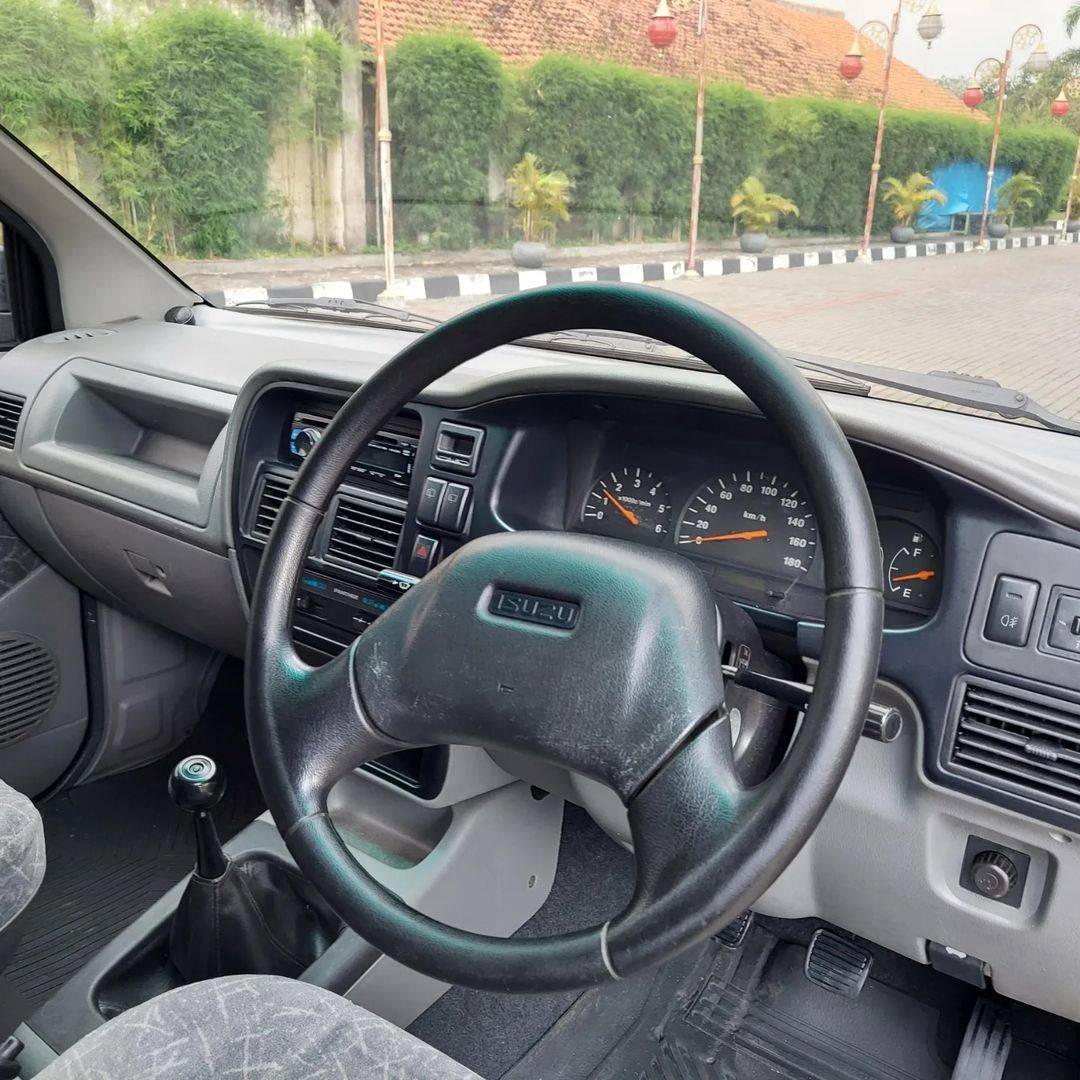 2002 Isuzu Panther 2002 Isuzu Panther