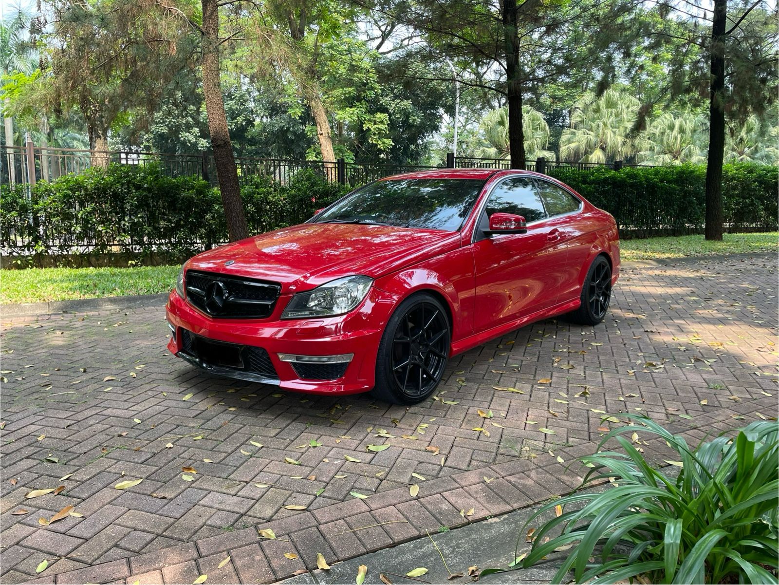 2012 Mercedes Benz C-Class  C 180 Coupe MT 2012 Mercedes Benz C-Class  C 180 Coupe MT