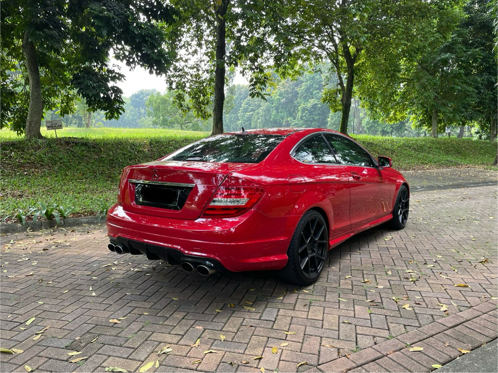 2012 Mercedes Benz C-Class  C 180 Coupe MT 2012 Mercedes Benz C-Class  C 180 Coupe MT