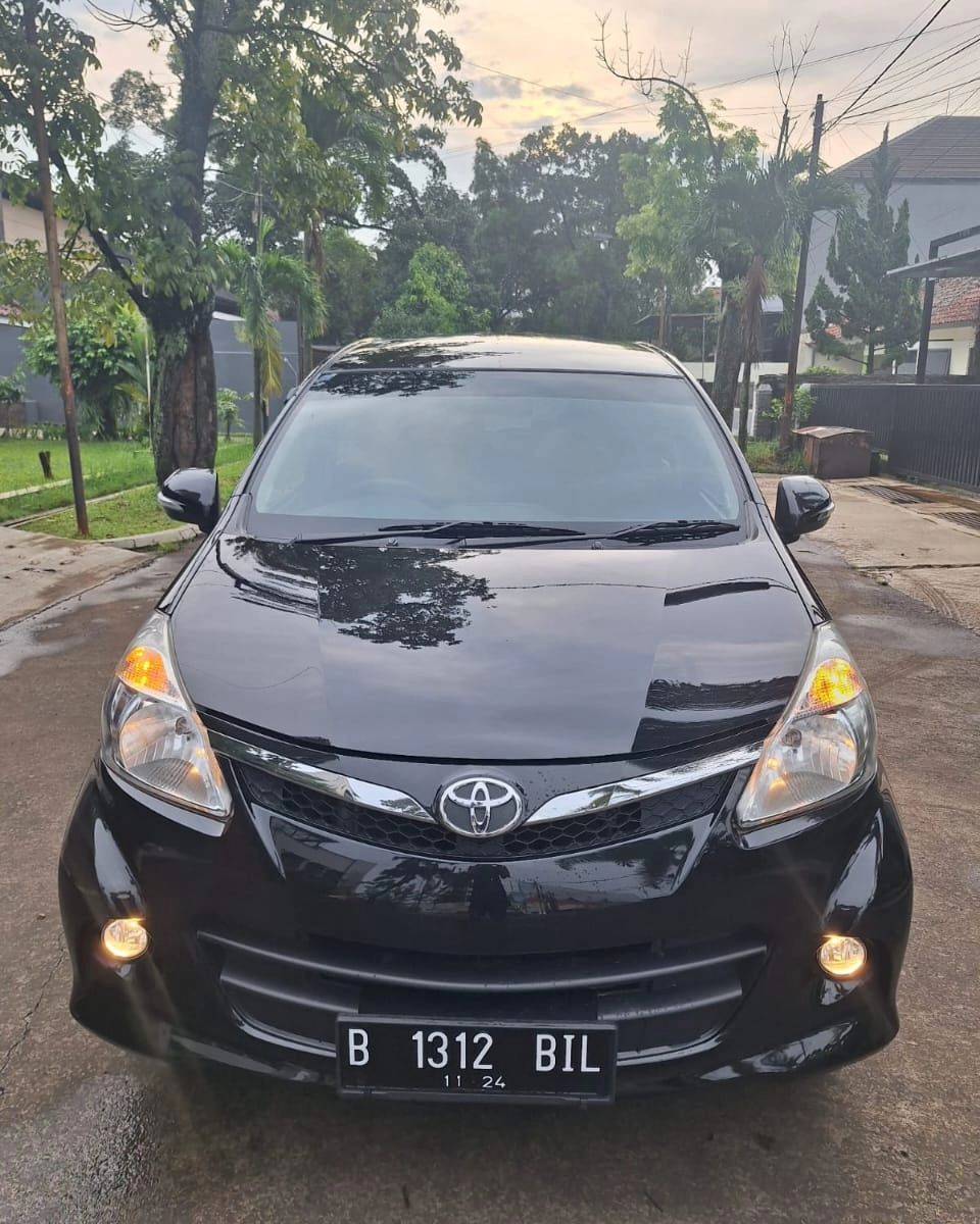 Second Hand 2014 Toyota Avanza Veloz Second Hand 2014 Toyota Avanza Veloz