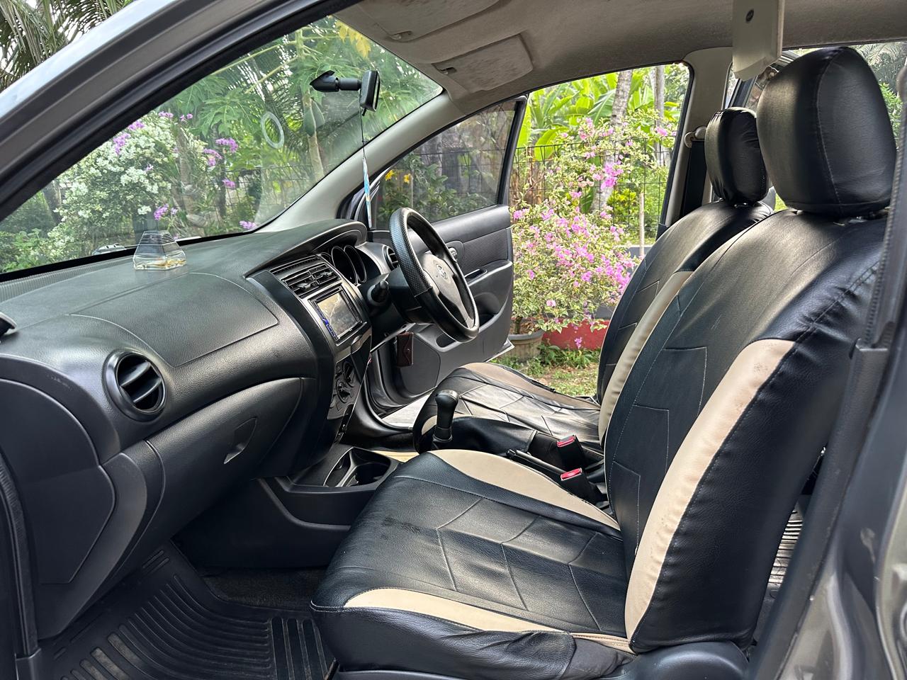 2011 Nissan Grand Livina 2011 Nissan Grand Livina