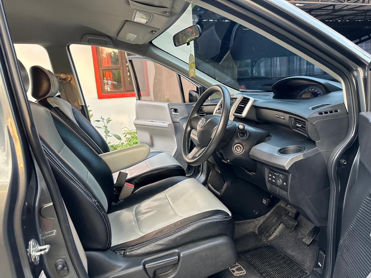 2010 Honda Freed 2010 Honda Freed