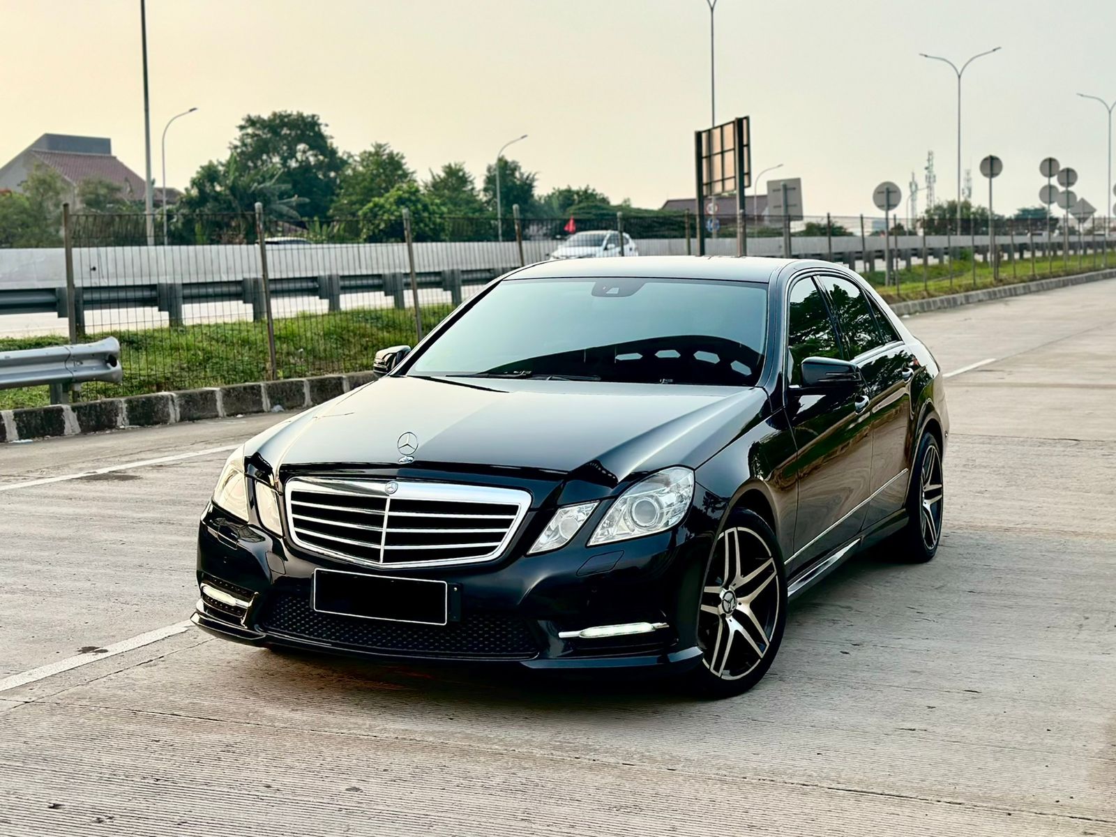 2013 Mercedes Benz E-Class  E 250 AVANGARDE CKD AT Bekas 2013 Mercedes Benz E-Class  E 250 AVANGARDE CKD AT Bekas