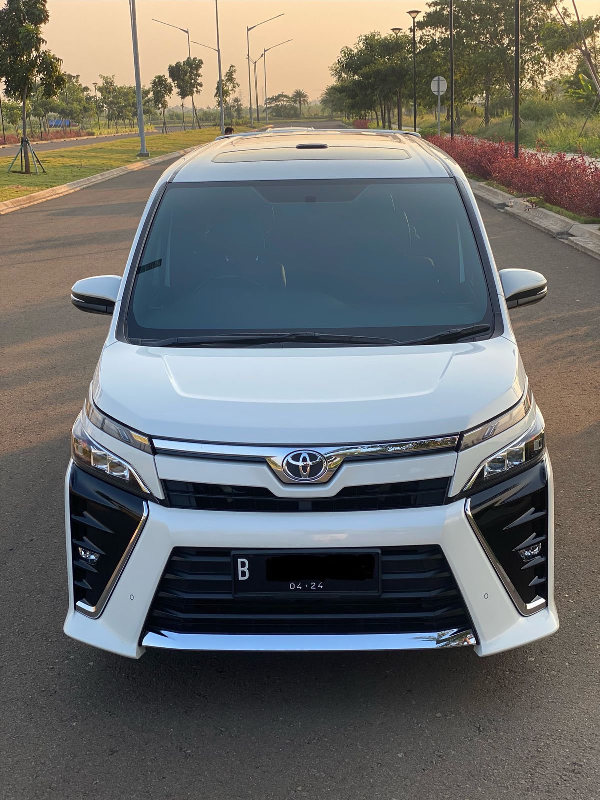 2019 Toyota Voxy 2.0 CVT 2019 Toyota Voxy 2.0 CVT