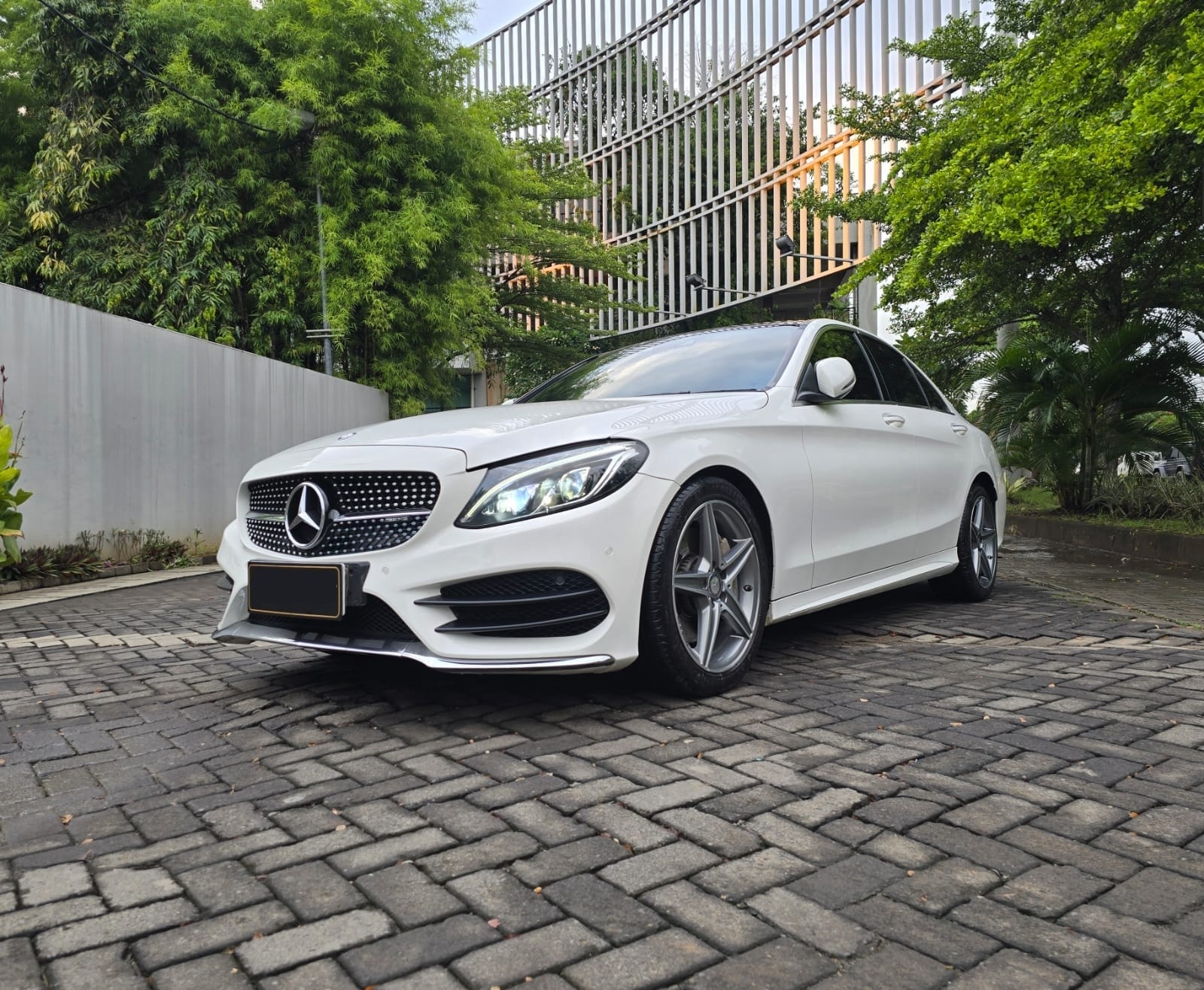 2017 Mercedes Benz C-Class Sedan C 300 AMG Line Bekas 2017 Mercedes Benz C-Class Sedan C 300 AMG Line Bekas