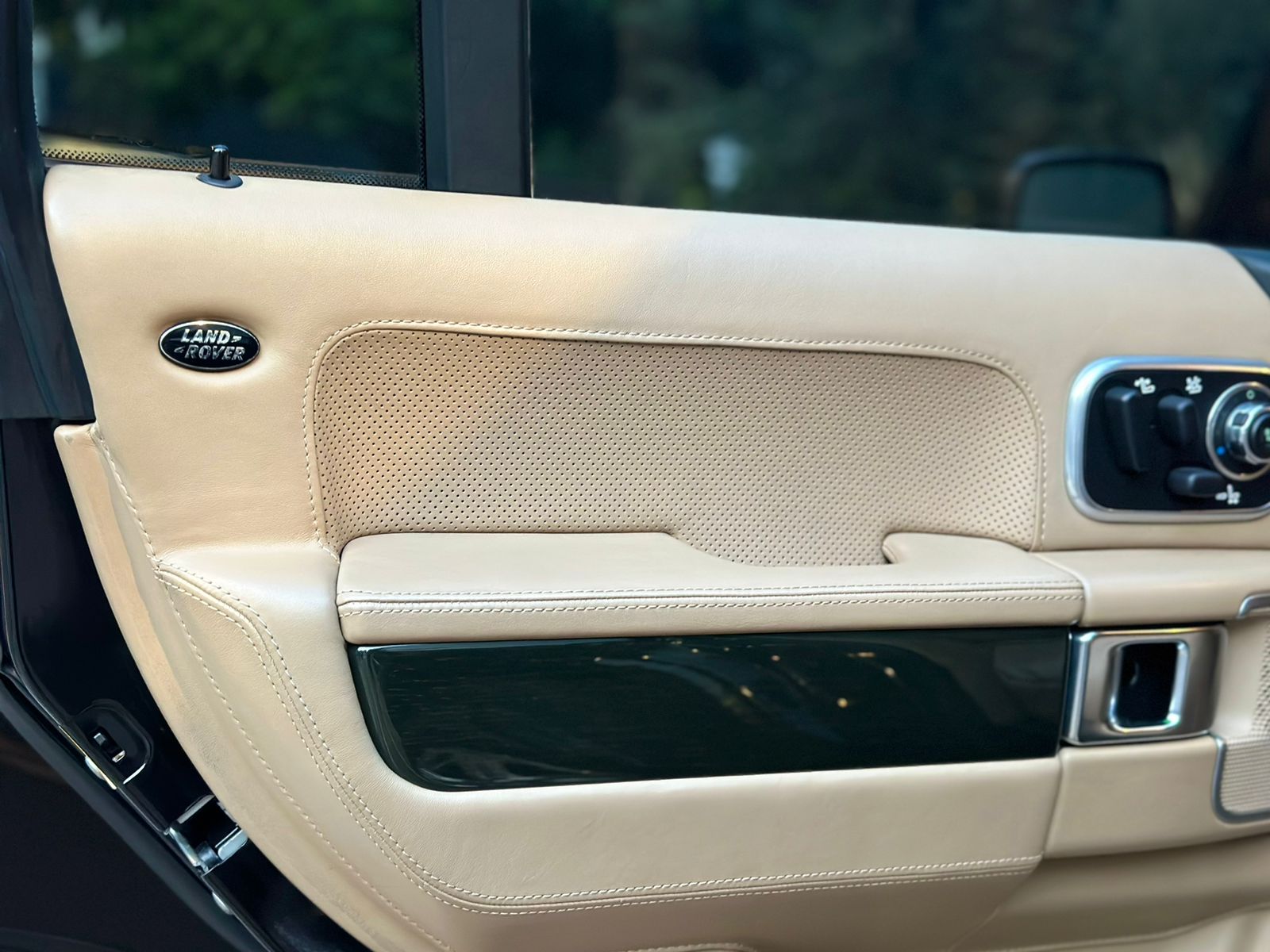 2011 Land Rover Range Rover Vogue 5.0 AUTOBIOGRAPHY AT 2011 Land Rover Range Rover Vogue 5.0 AUTOBIOGRAPHY AT