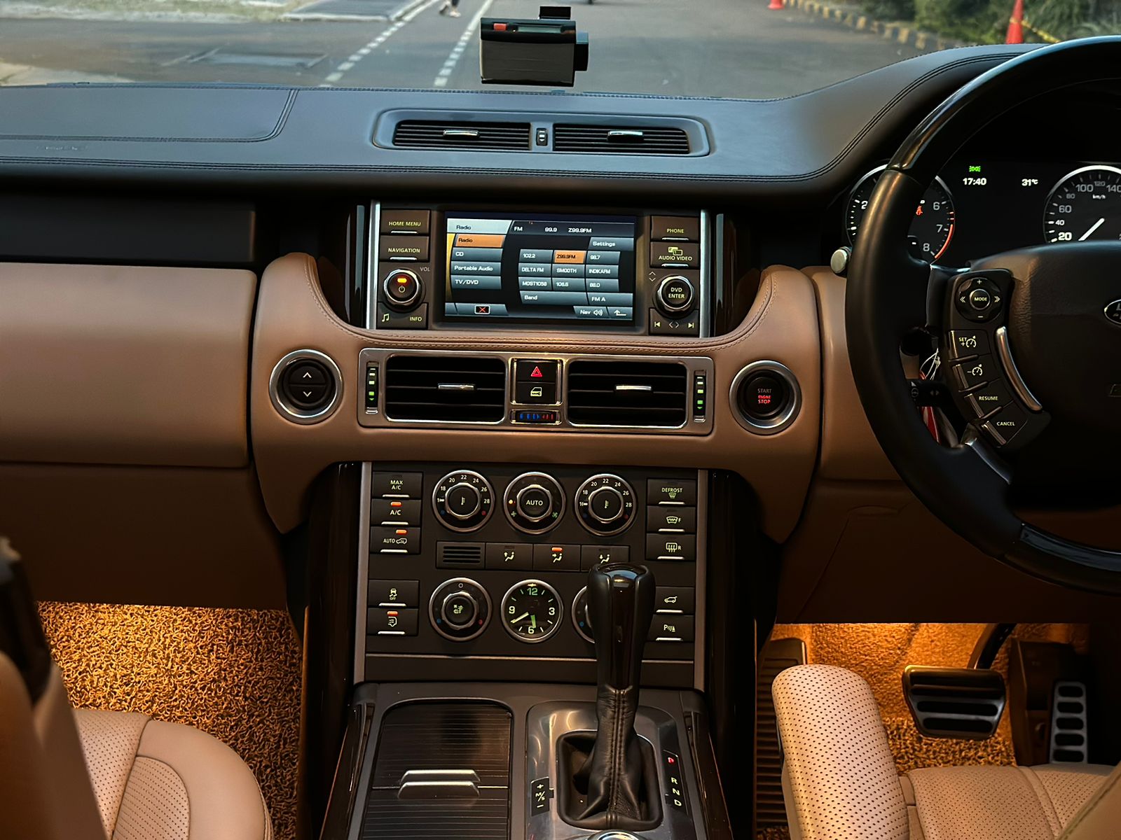 2011 Land Rover Range Rover Vogue 5.0 AUTOBIOGRAPHY AT 2011 Land Rover Range Rover Vogue 5.0 AUTOBIOGRAPHY AT