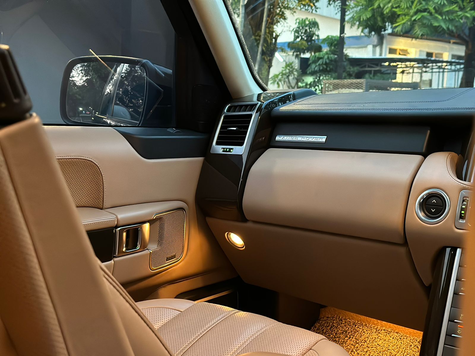 2011 Land Rover Range Rover Vogue 5.0 AUTOBIOGRAPHY AT 2011 Land Rover Range Rover Vogue 5.0 AUTOBIOGRAPHY AT