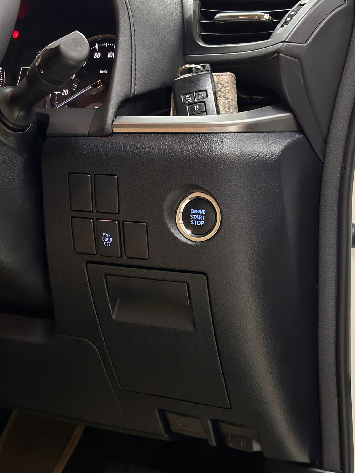 2015 Toyota Vellfire  X 2015 Toyota Vellfire  X