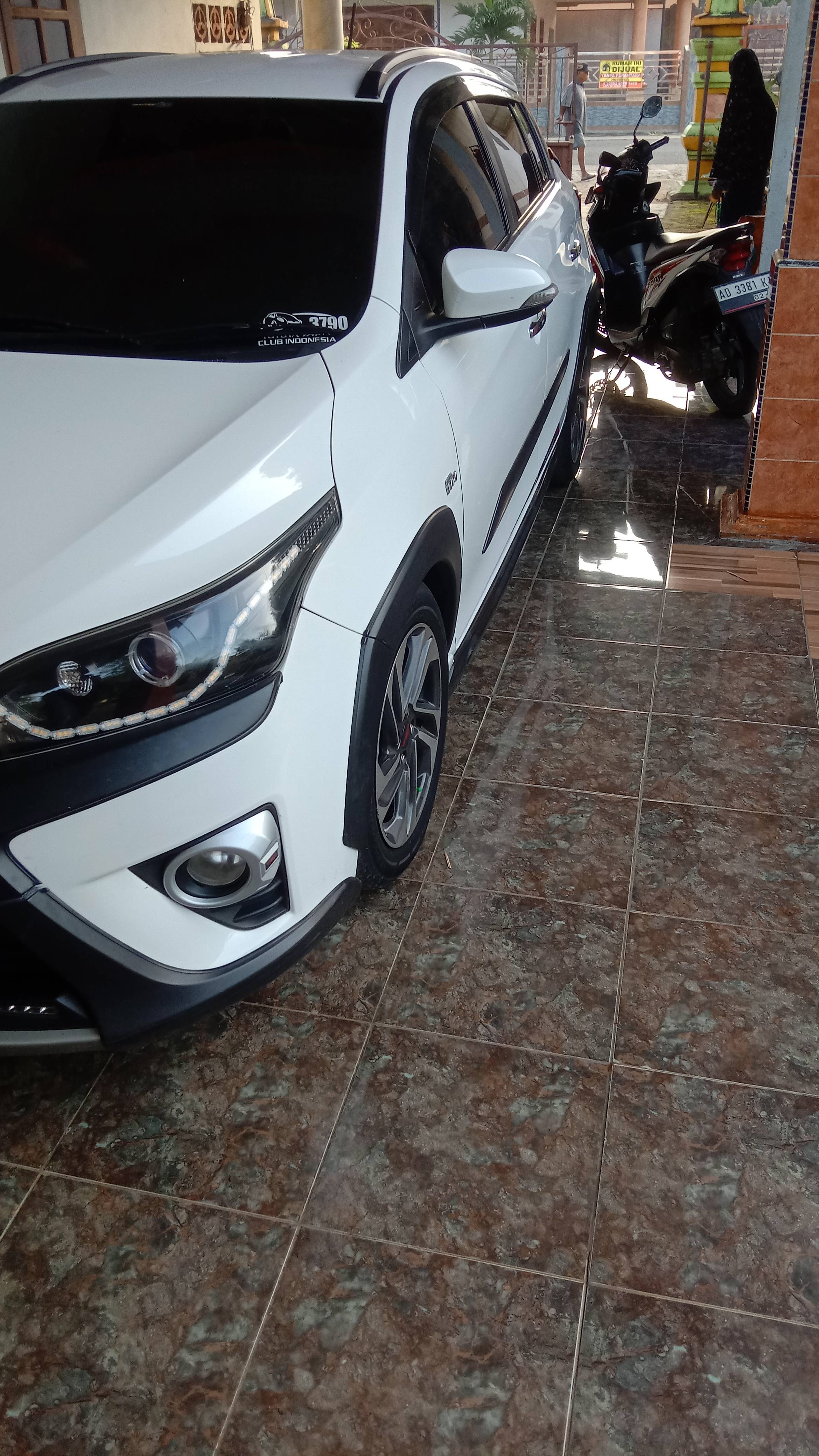 2017 Toyota Yaris Heykers 2017 Toyota Yaris Heykers