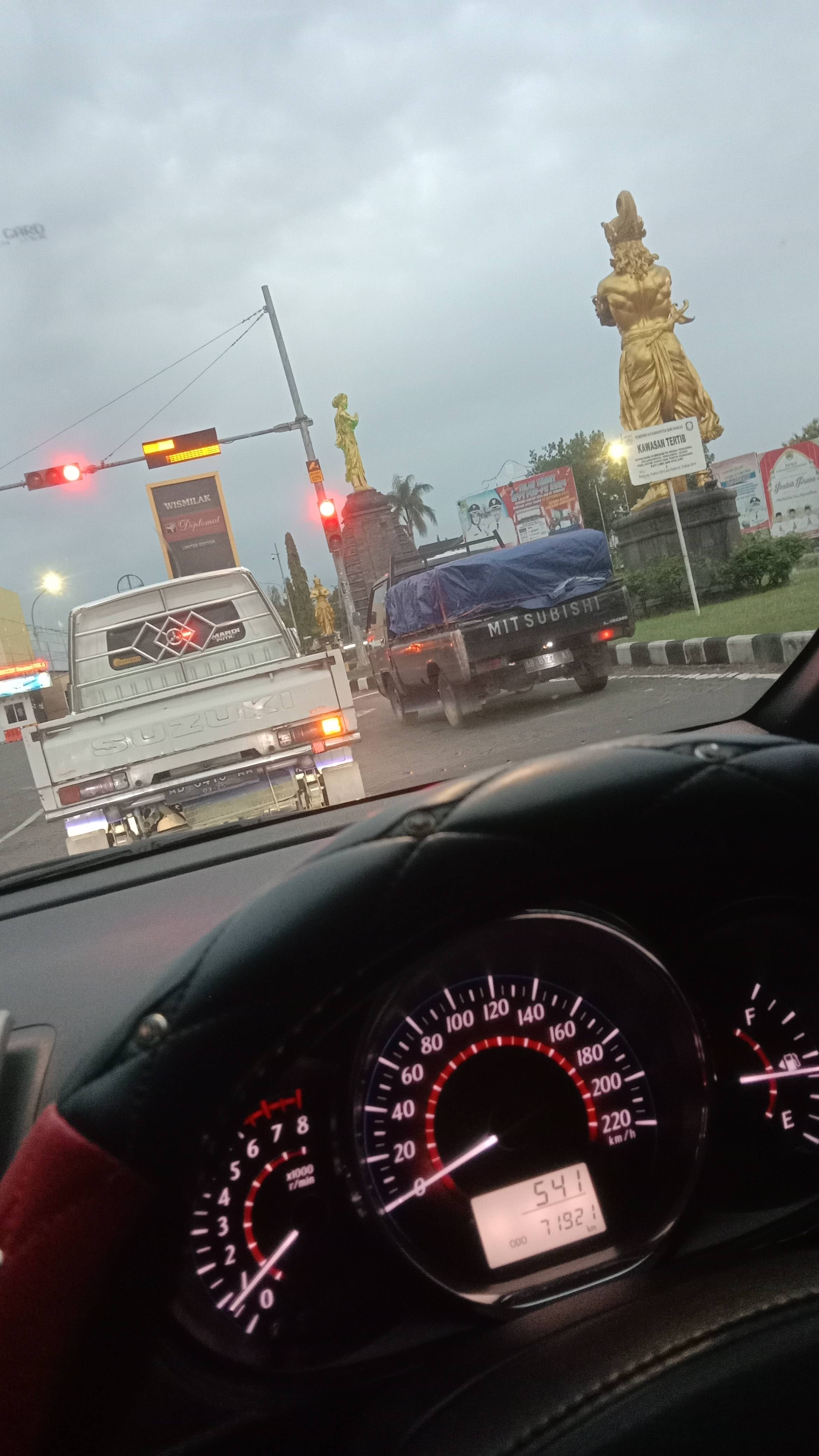 2017 Toyota Yaris Heykers 2017 Toyota Yaris Heykers