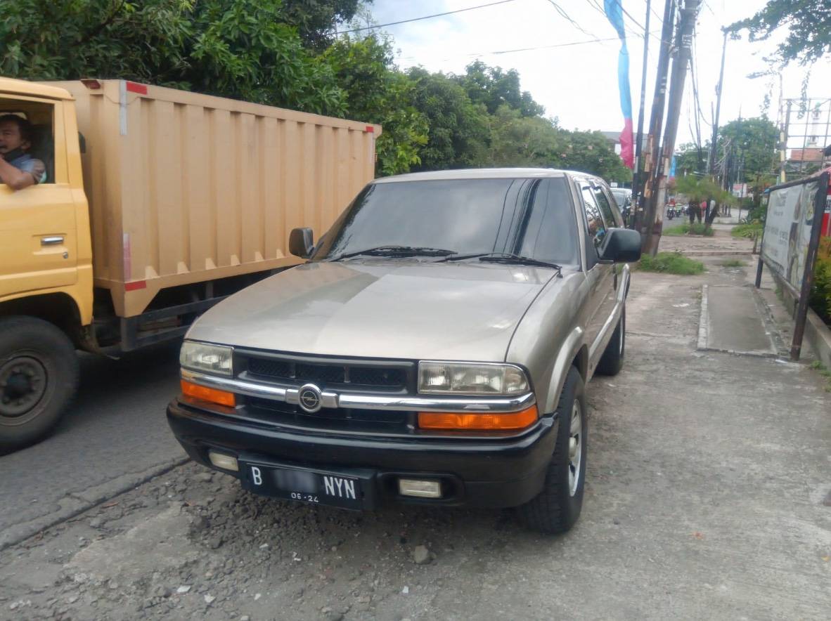 Second Hand 2003 Chevrolet Blazer Second Hand 2003 Chevrolet Blazer