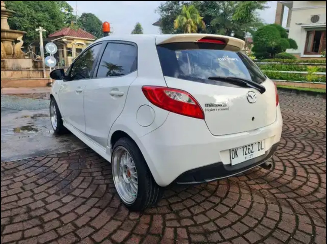 2011 Mazda 2 Hatchback GT 1.5L AT 2011 Mazda 2 Hatchback GT 1.5L AT