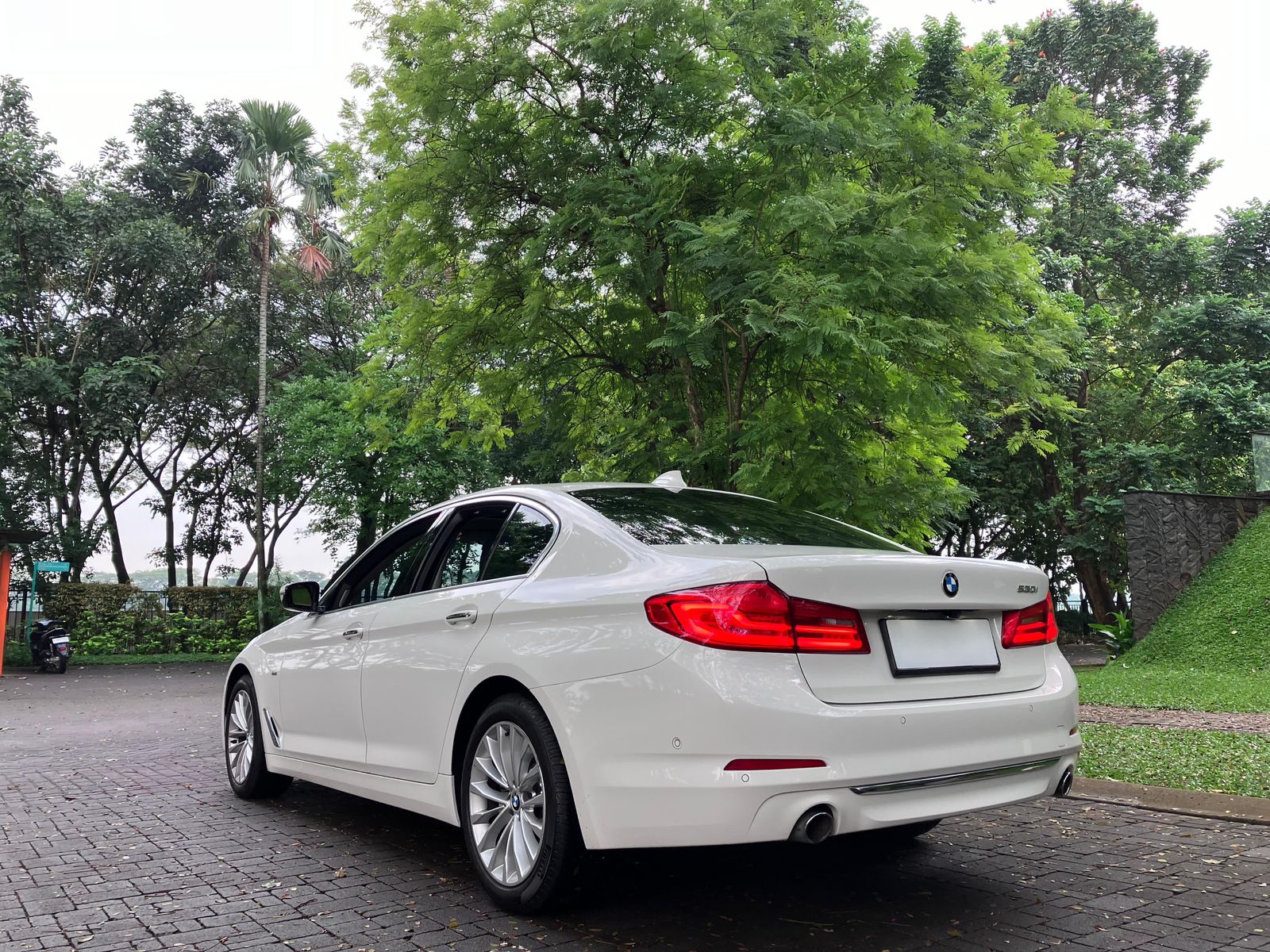 2019 BMW 5 Series Sedan  530i Luxury 2019 BMW 5 Series Sedan  530i Luxury