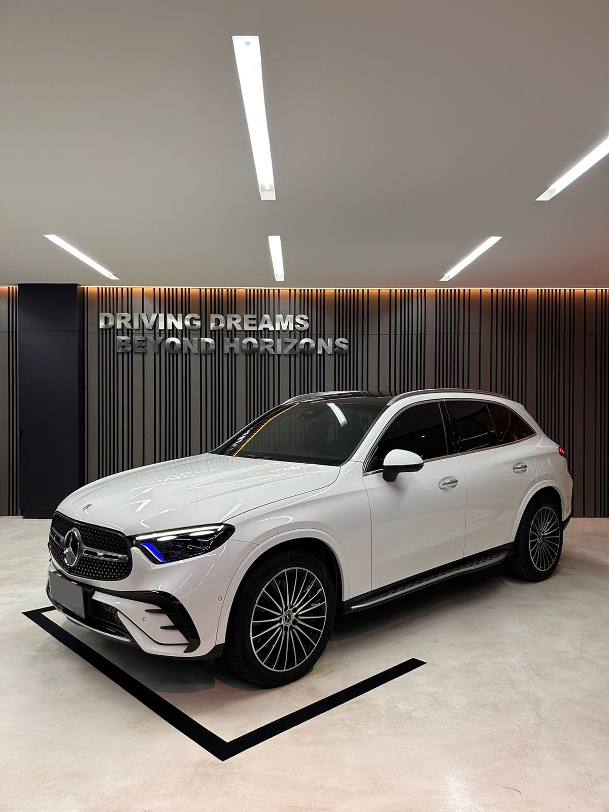 2023 Mercedes Benz GLC-Class 300 4MATIC AMG Line Bekas 2023 Mercedes Benz GLC-Class 300 4MATIC AMG Line Bekas