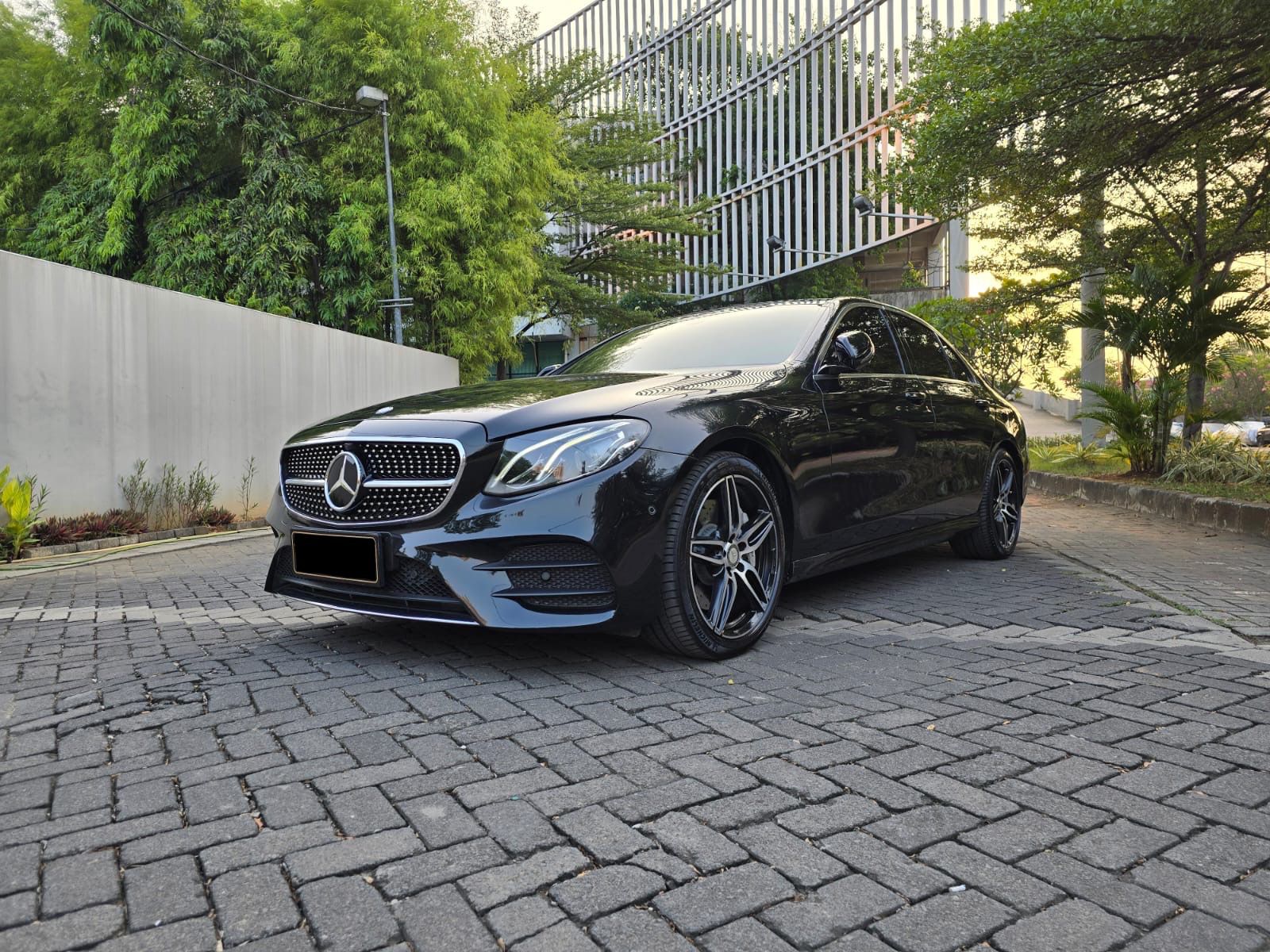 2017 Mercedes Benz E-Class  E 300 AMG Line Bekas 2017 Mercedes Benz E-Class  E 300 AMG Line Bekas