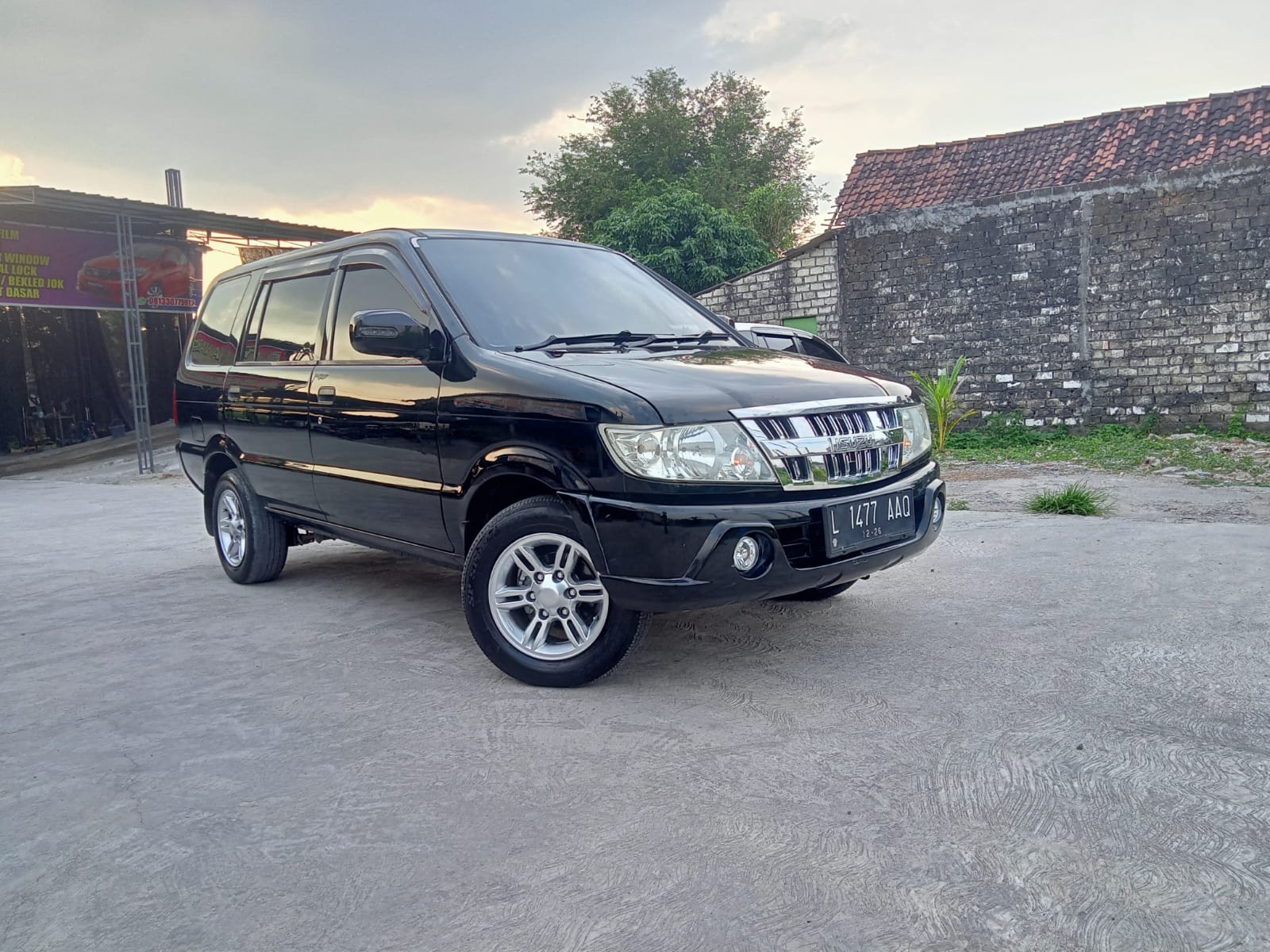 Second Hand 2011 Isuzu Panther Second Hand 2011 Isuzu Panther