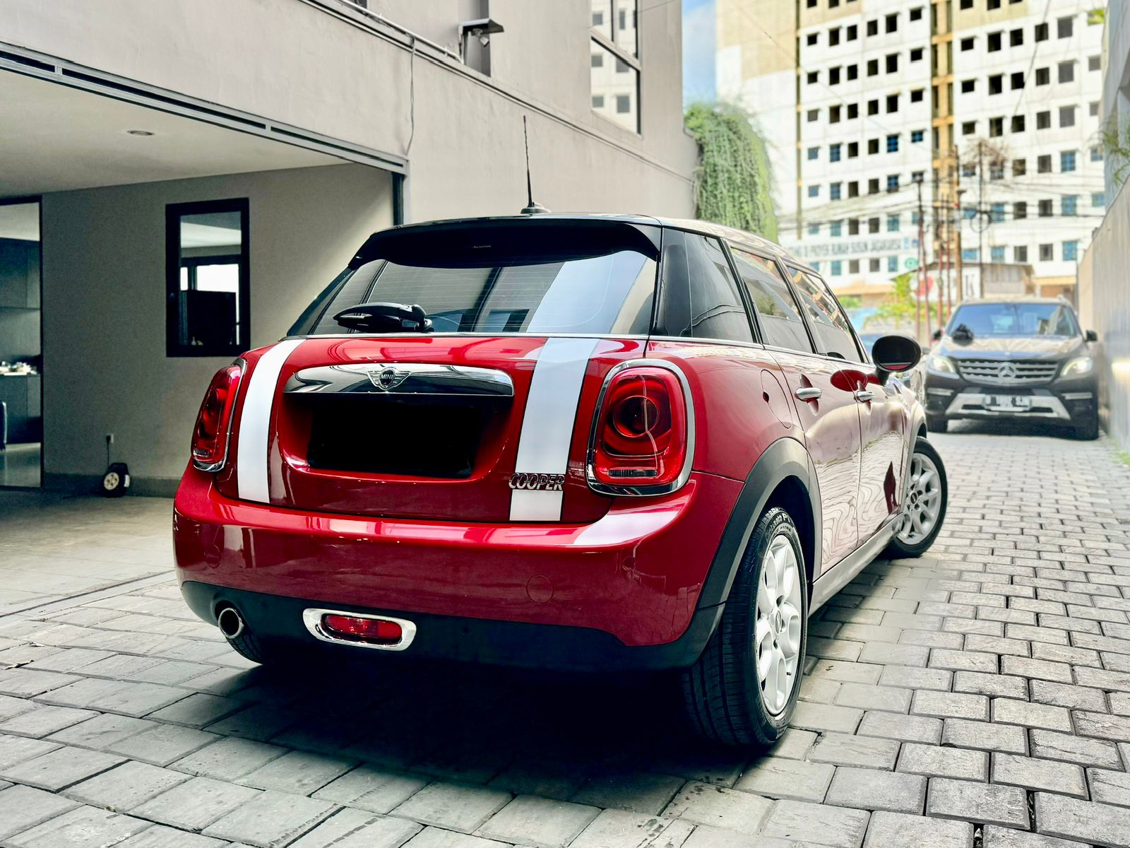 2016 MINI 5-Door  Cooper 2016 MINI 5-Door  Cooper