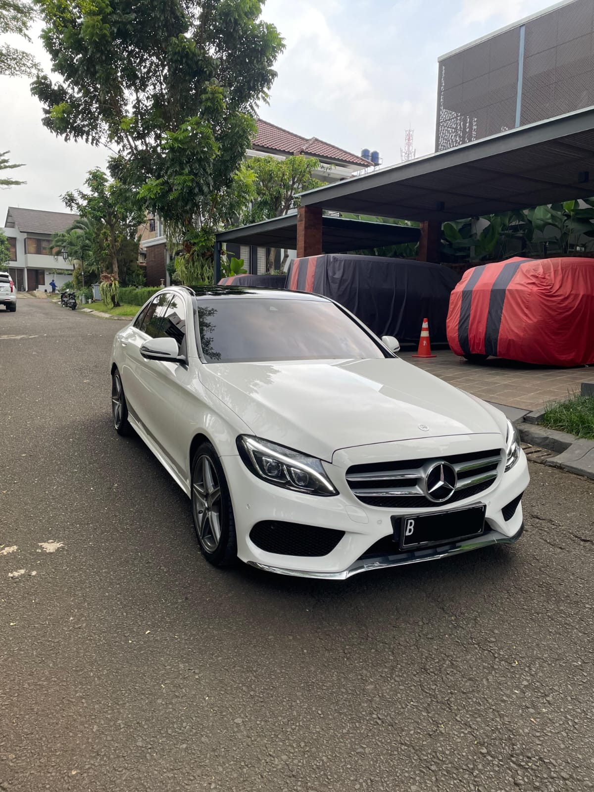 Second Hand 2016 Mercedes Benz C-Class Sedan C 250 AMG Second Hand 2016 Mercedes Benz C-Class Sedan C 250 AMG