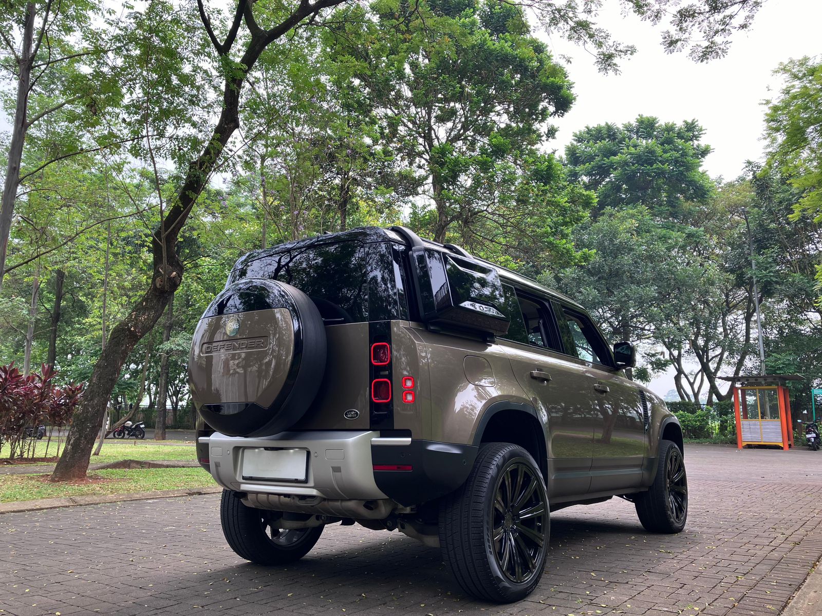 2021 Land Rover Defender 110 2.0L SE 110 2021 Land Rover Defender 110 2.0L SE 110